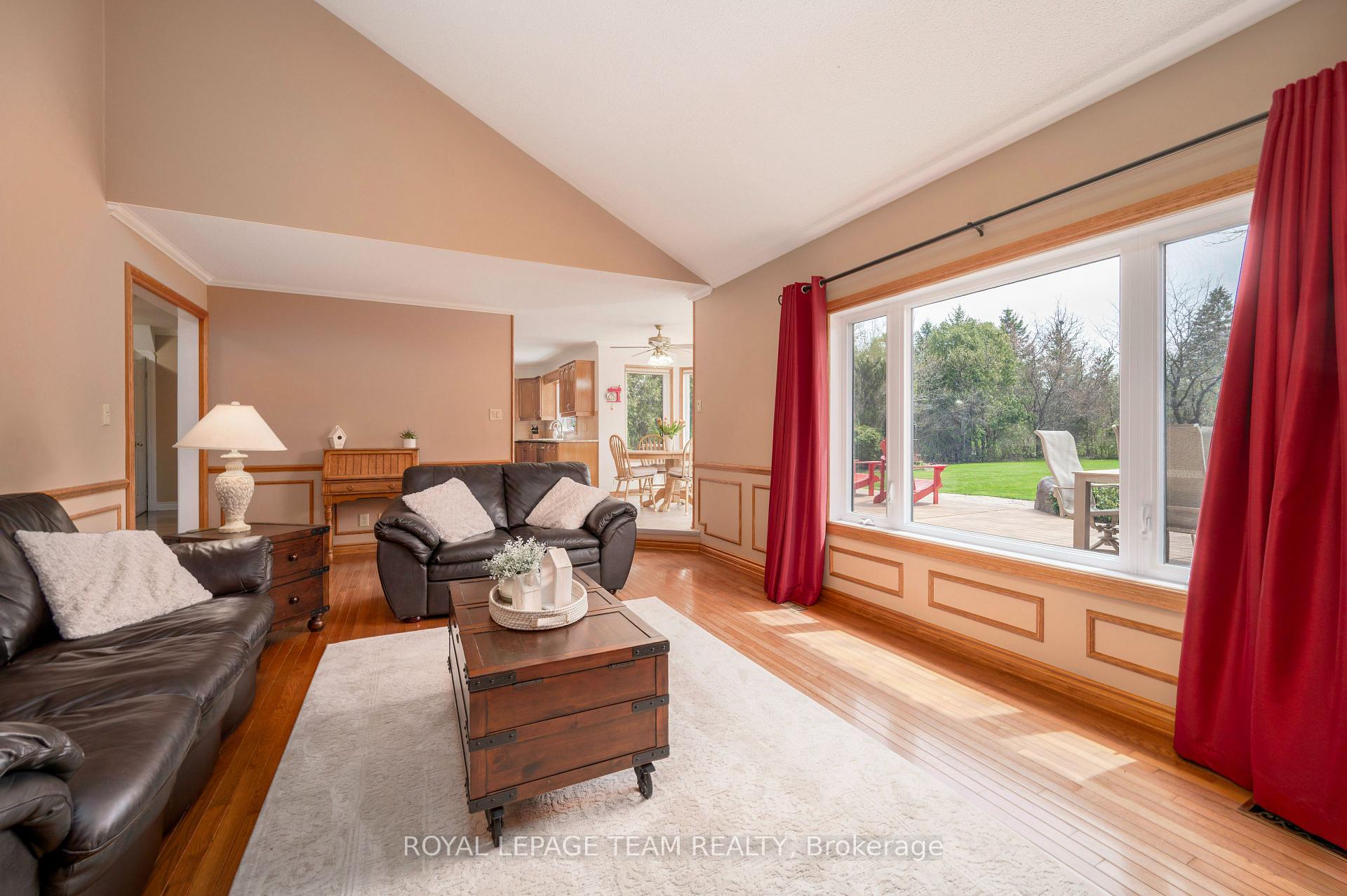 Photo 19 of 5530 Pettapiece Crescent, Ottawa, Manotick Village & Manotick Estates — HOMEH