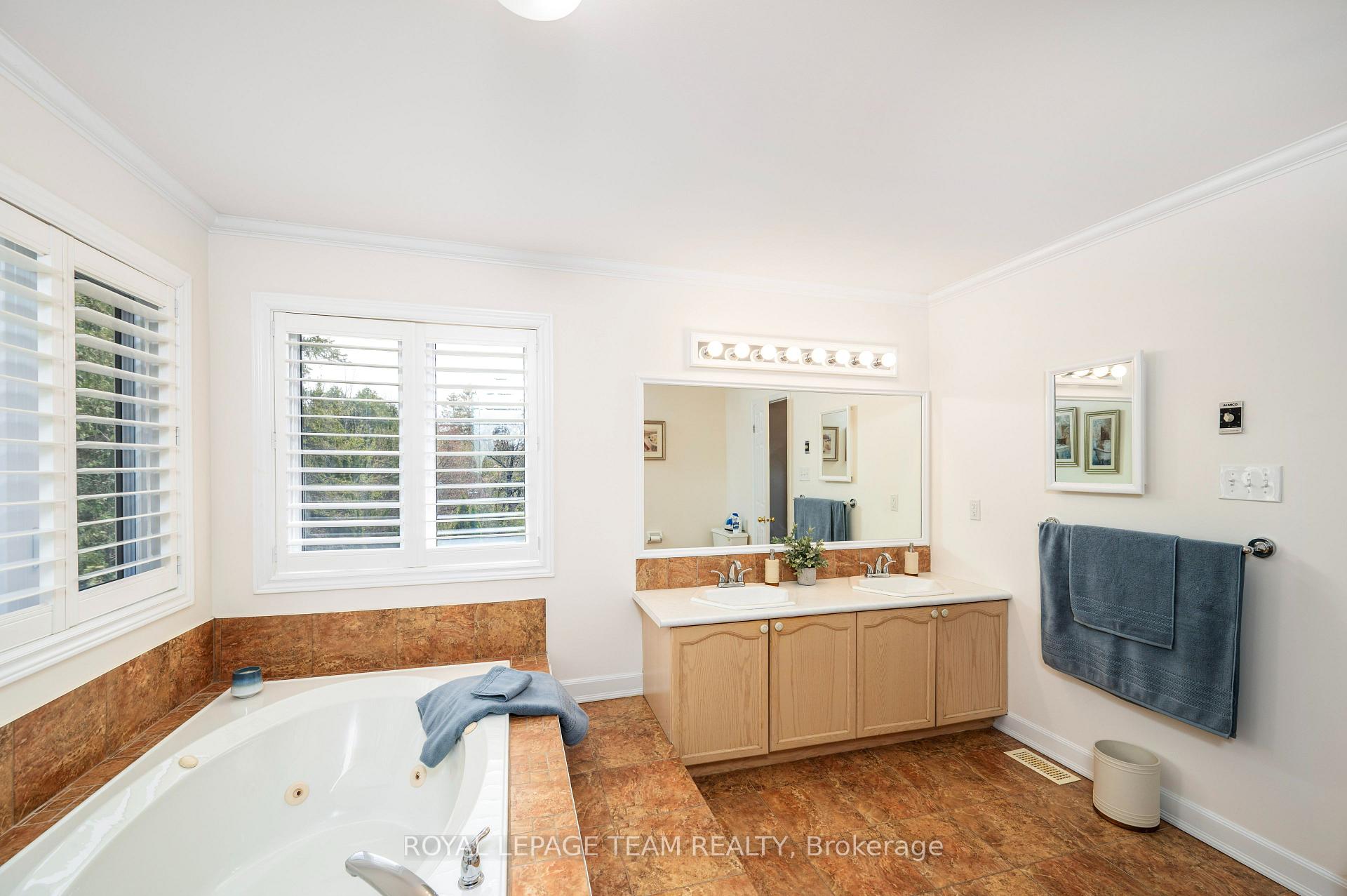 Photo 29 of 5530 Pettapiece Crescent, Ottawa, Manotick Village & Manotick Estates — HOMEH