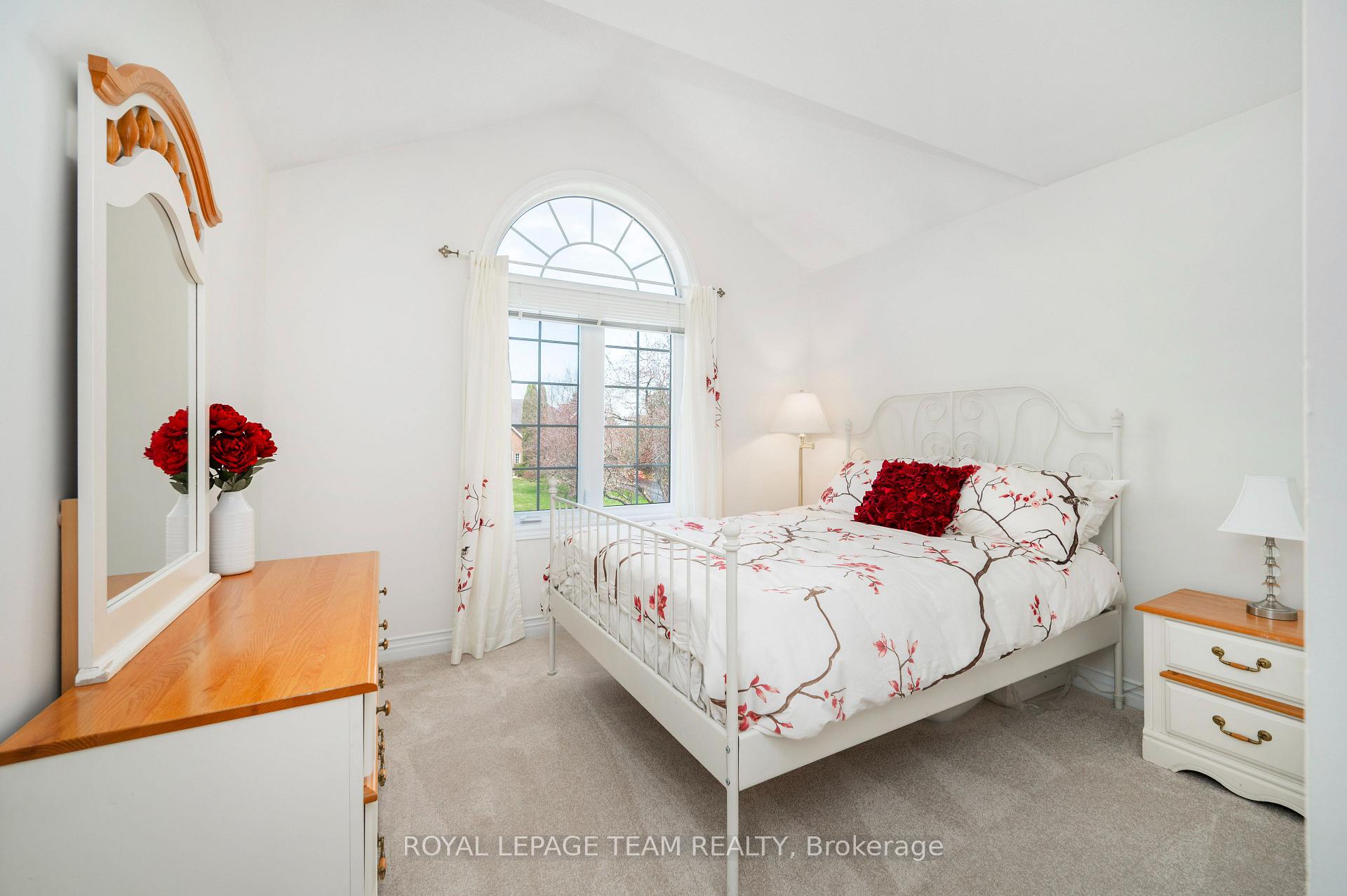 Photo 35 of 5530 Pettapiece Crescent, Ottawa, Manotick Village & Manotick Estates — HOMEH