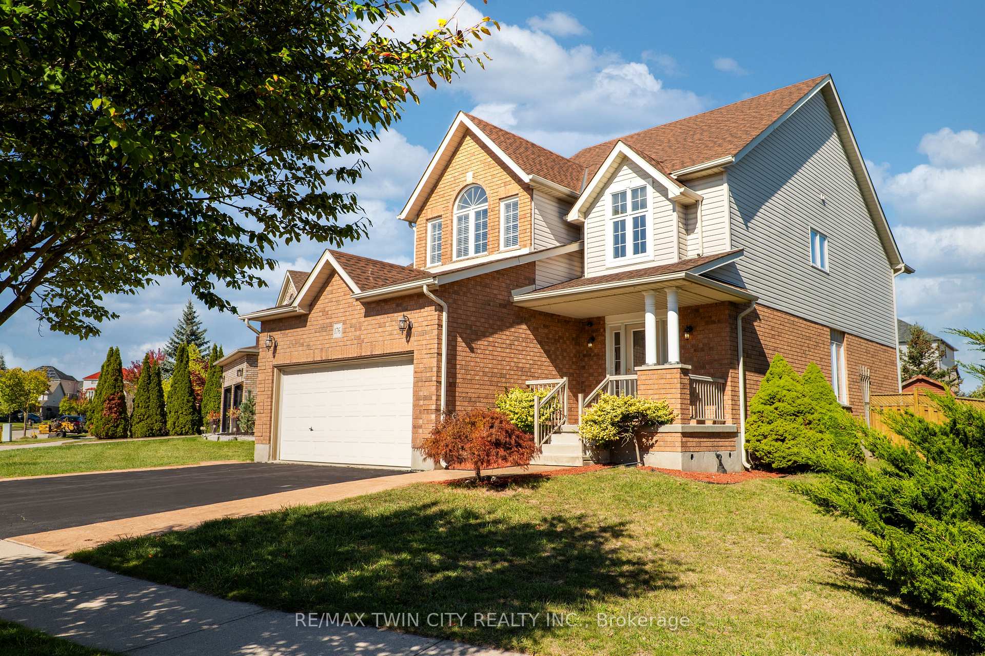 Photo 2 of 176 Pine Valley Drive, Kitchener — HOMEH