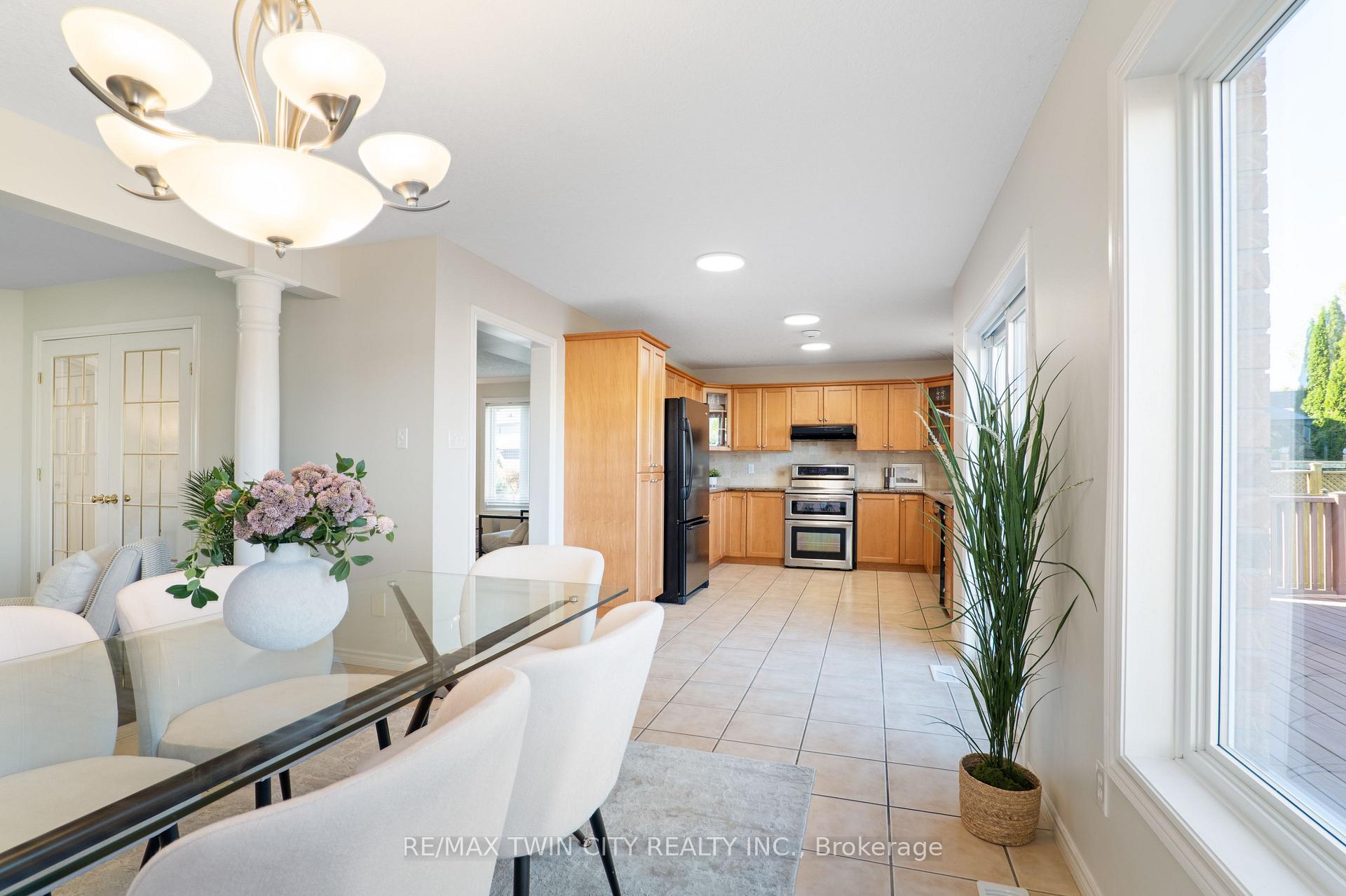 Photo 12 of 176 Pine Valley Drive, Kitchener — HOMEH