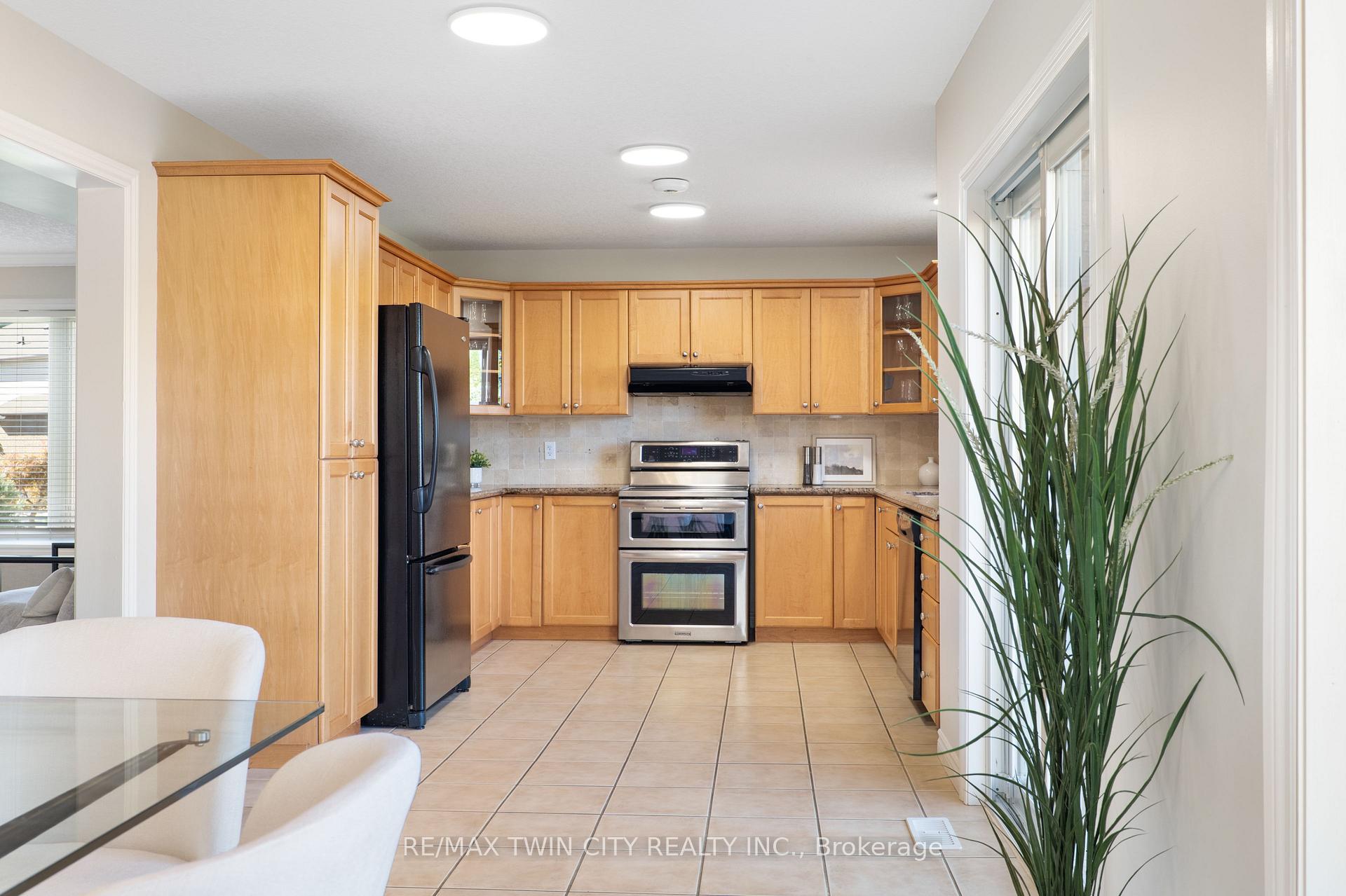 Photo 13 of 176 Pine Valley Drive, Kitchener — HOMEH