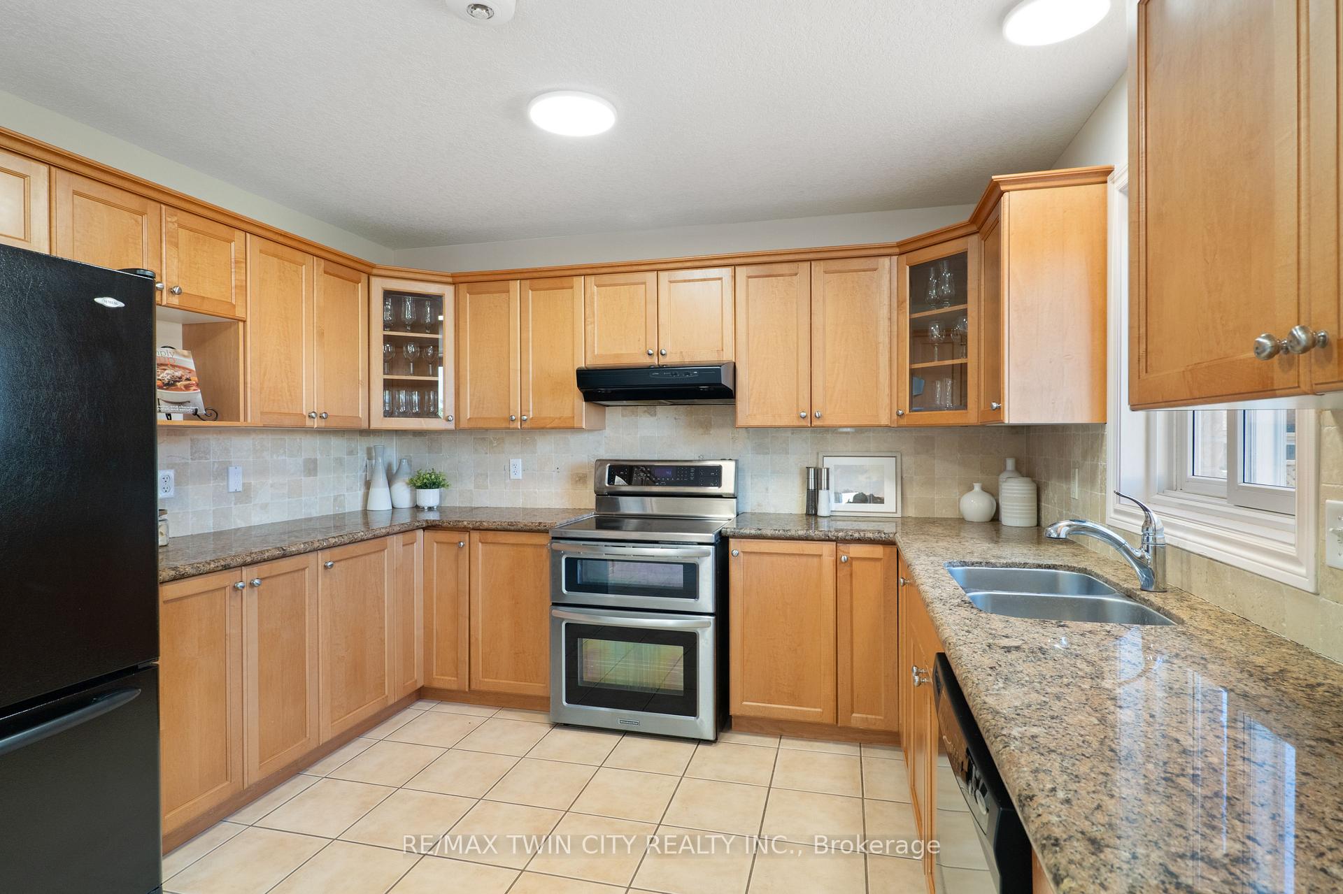 Photo 14 of 176 Pine Valley Drive, Kitchener — HOMEH