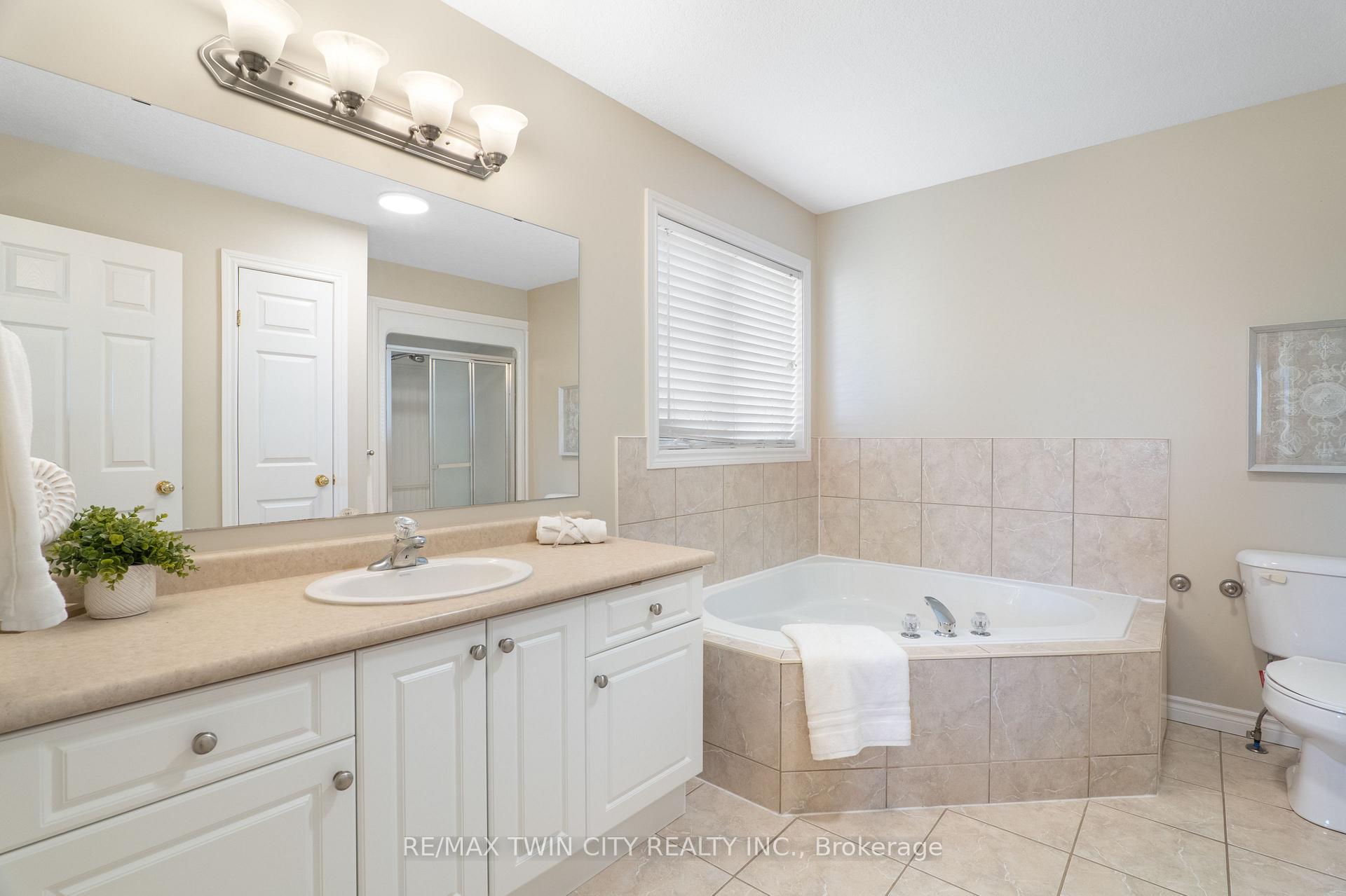 Photo 32 of 176 Pine Valley Drive, Kitchener — HOMEH