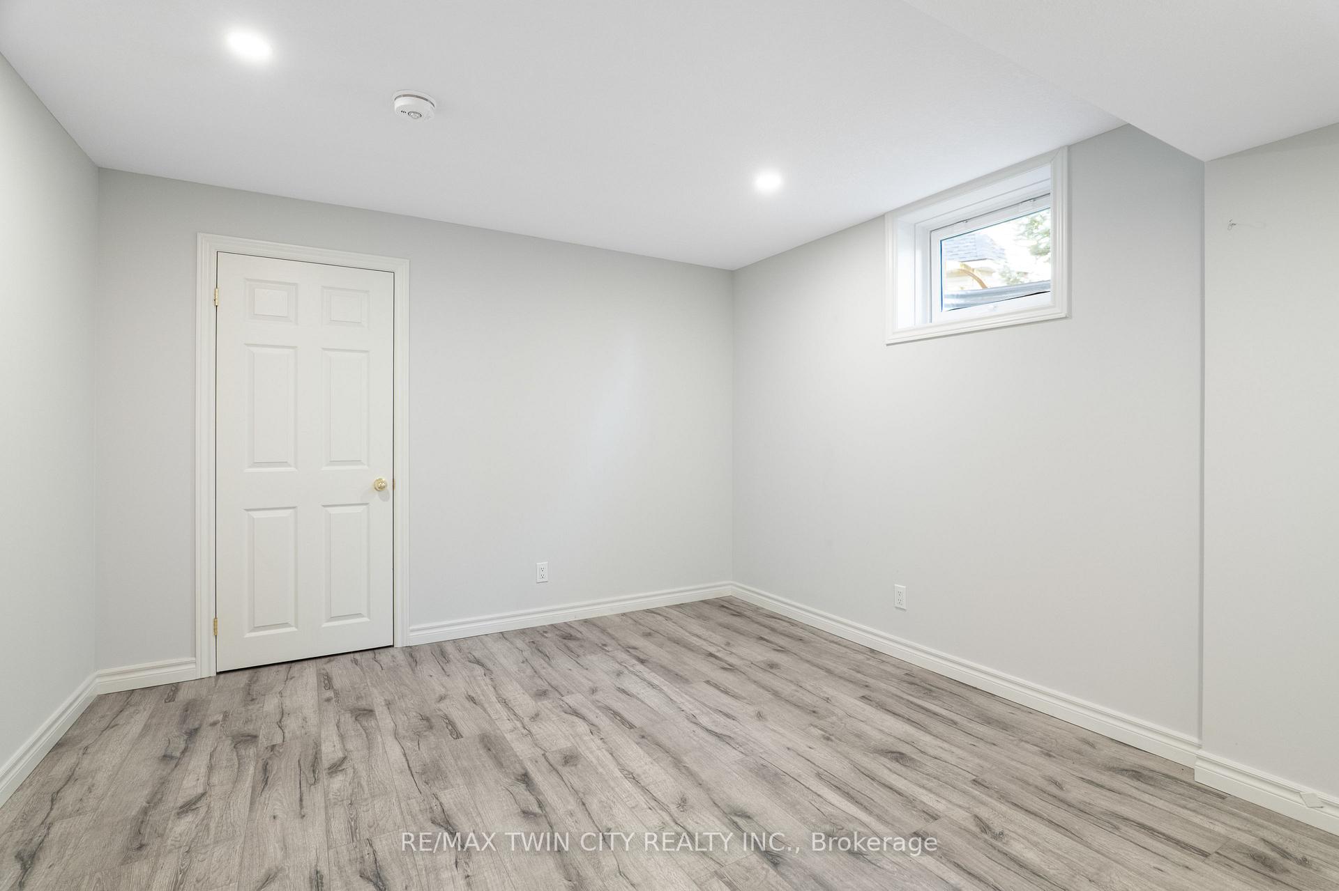 Photo 35 of 176 Pine Valley Drive, Kitchener — HOMEH