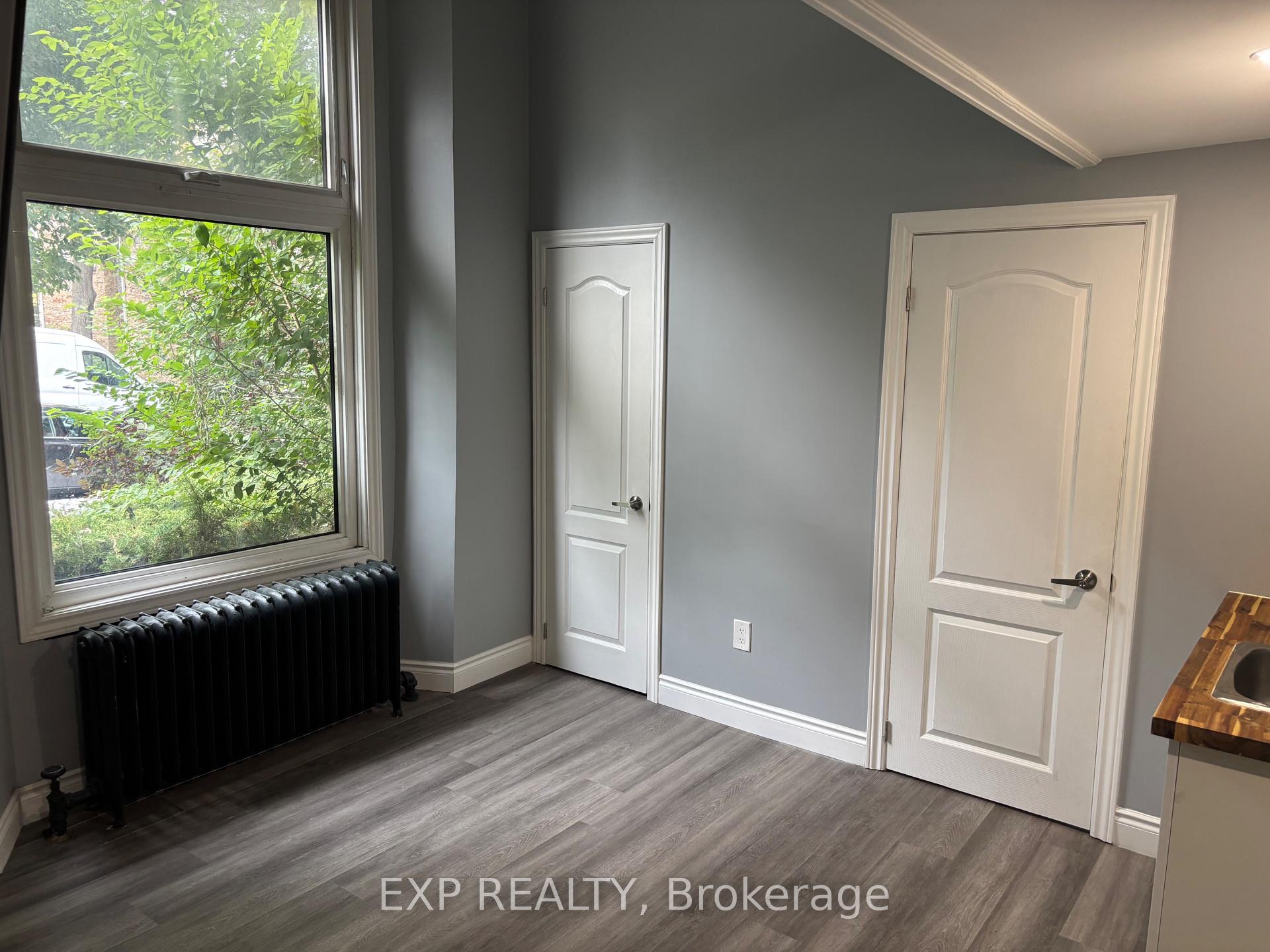 Photo 5 of Unit 3, 123 Macnab Street S, Hamilton, Durand — HOMEH