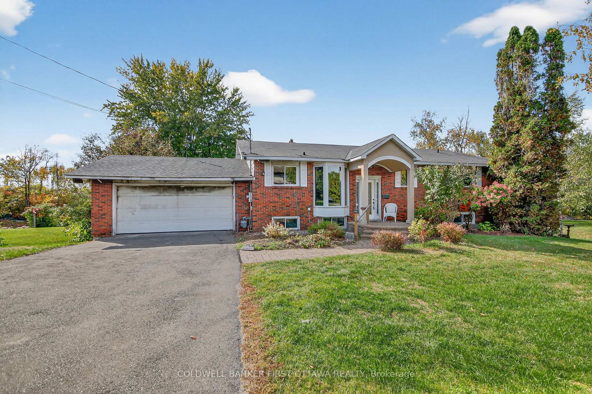 Photo 1 of 5228 McLean Crescent, Ottawa, Manotick Long Island & Nicholls Island — HOMEH