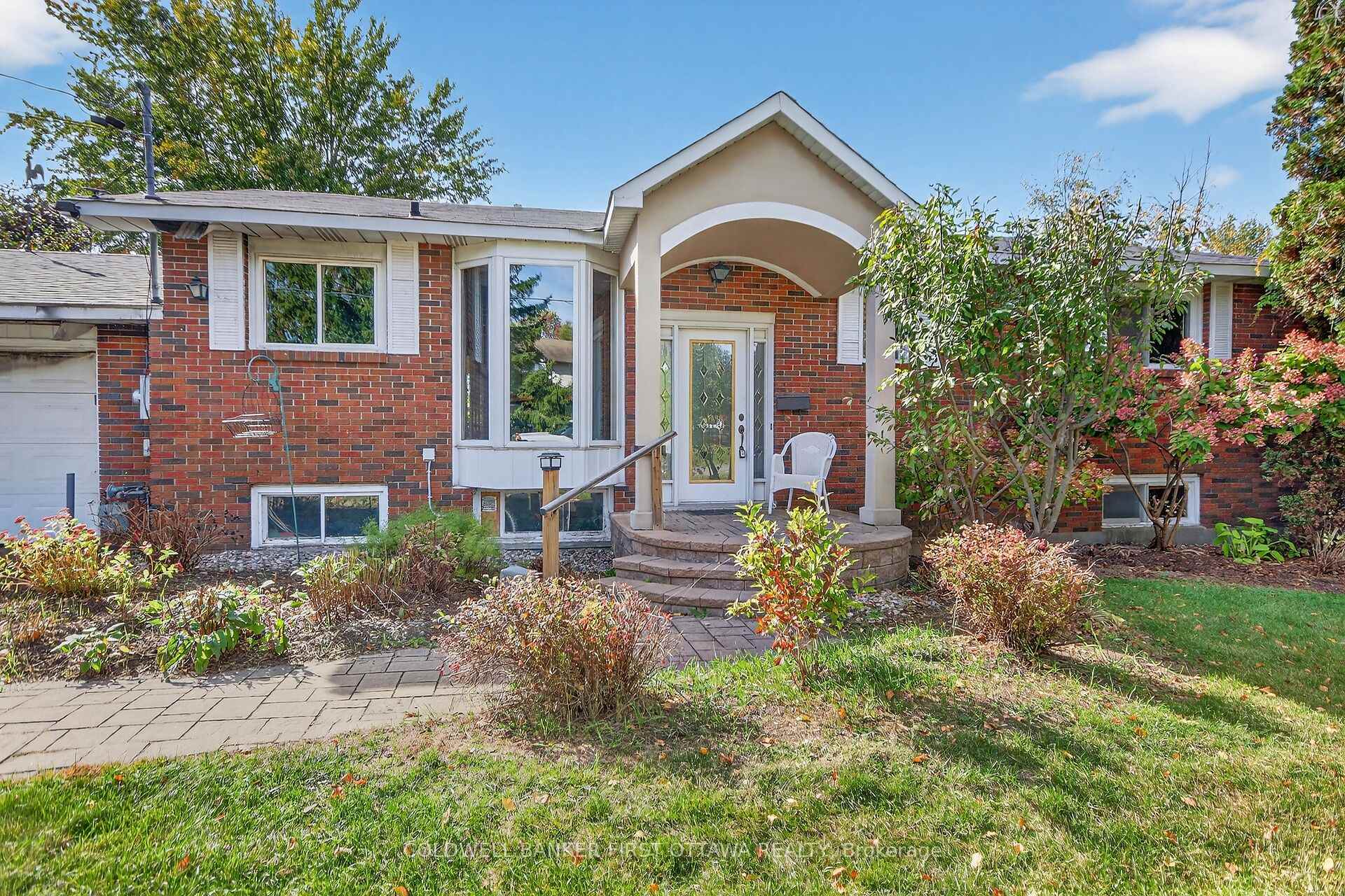 Photo 2 of 5228 McLean Crescent, Ottawa, Manotick Long Island & Nicholls Island — HOMEH