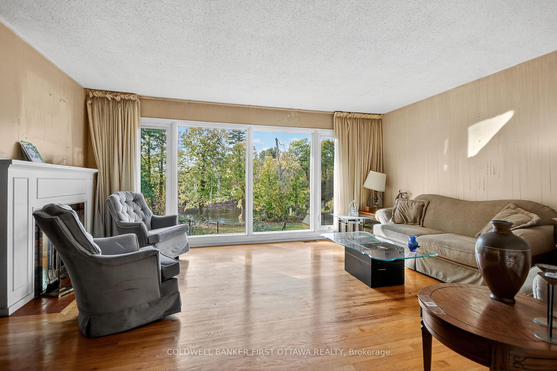 Photo 4 of 5228 McLean Crescent, Ottawa, Manotick Long Island & Nicholls Island — HOMEH