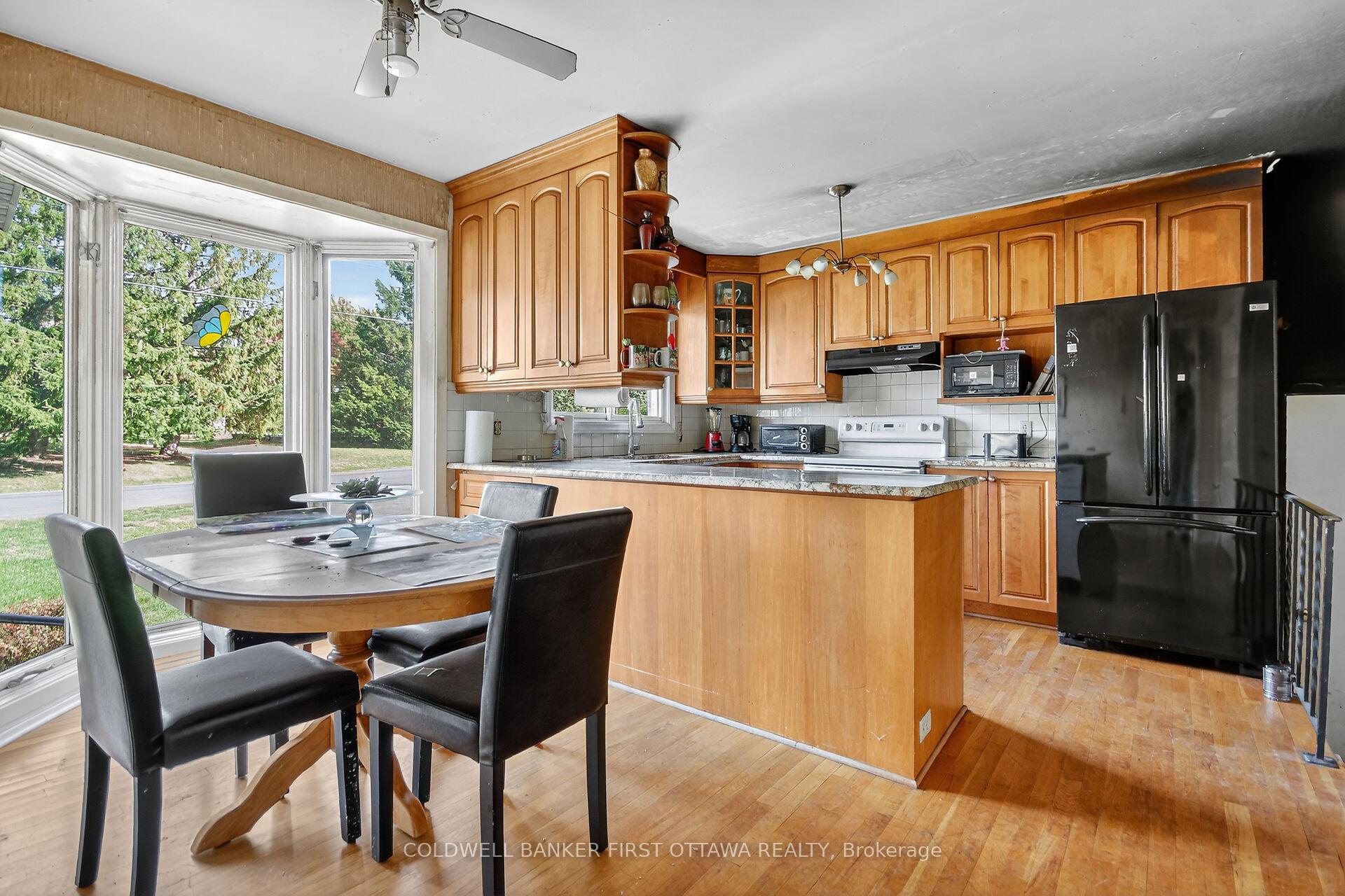 Photo 12 of 5228 McLean Crescent, Ottawa, Manotick Long Island & Nicholls Island — HOMEH