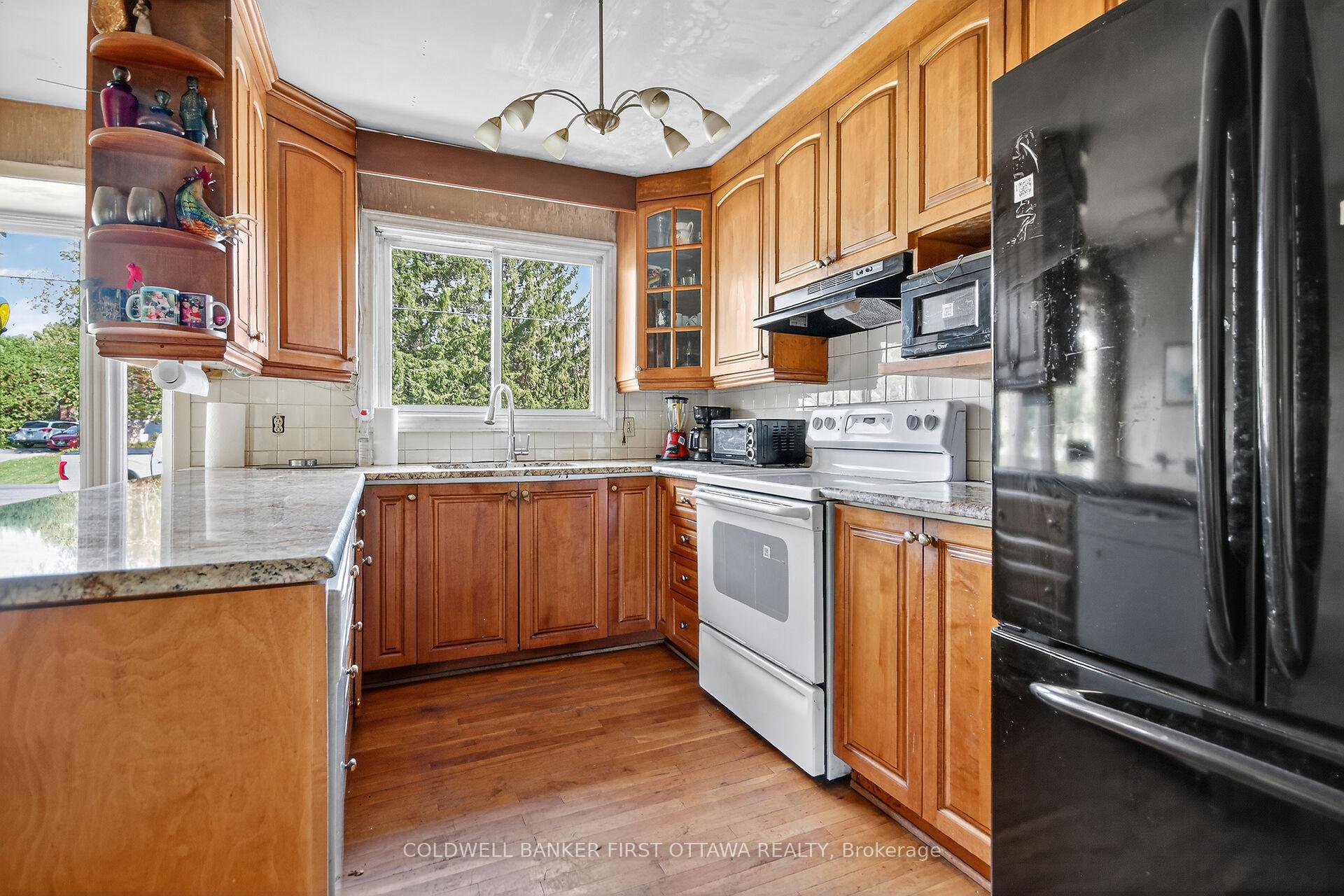 Photo 13 of 5228 McLean Crescent, Ottawa, Manotick Long Island & Nicholls Island — HOMEH