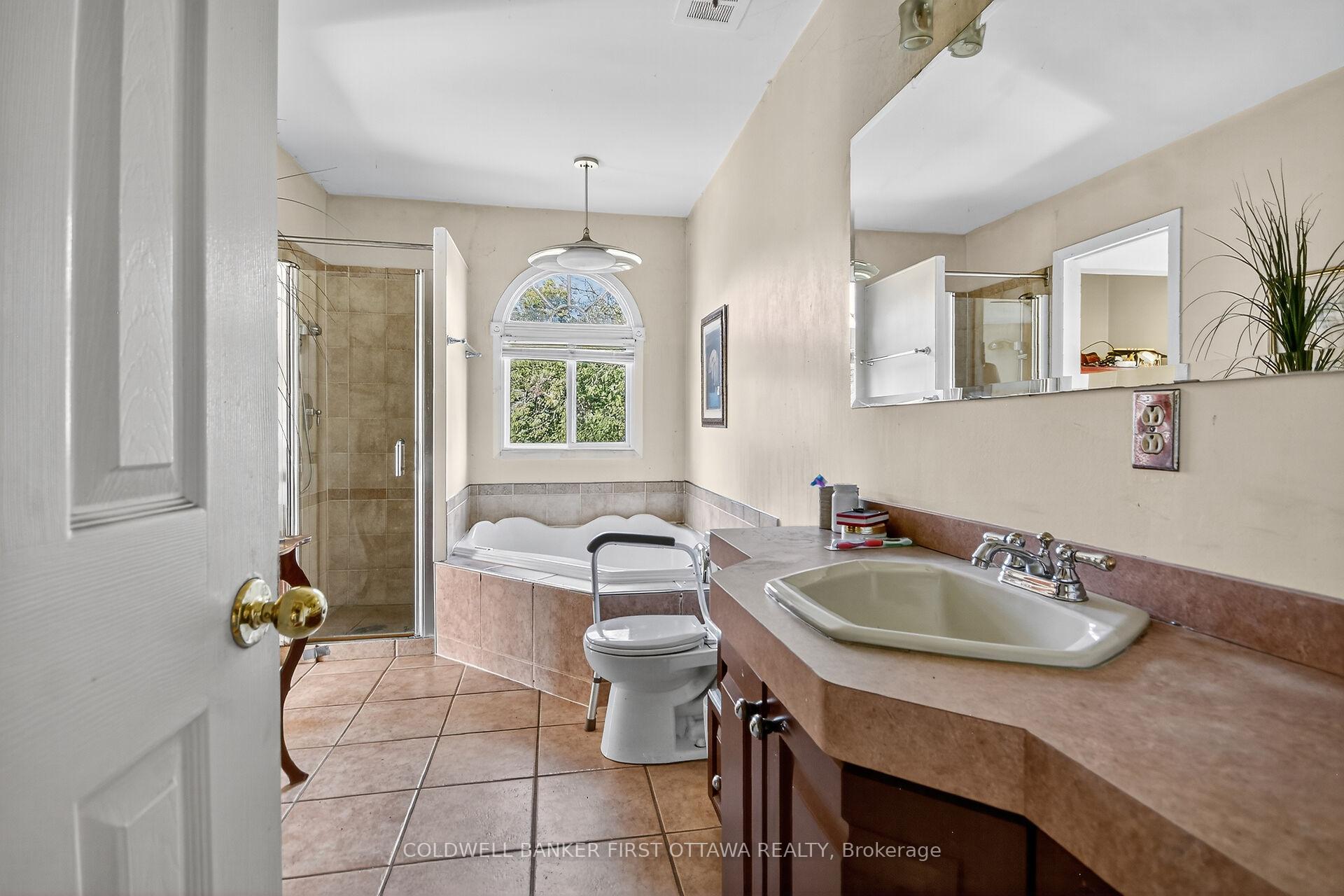 Photo 15 of 5228 McLean Crescent, Ottawa, Manotick Long Island & Nicholls Island — HOMEH