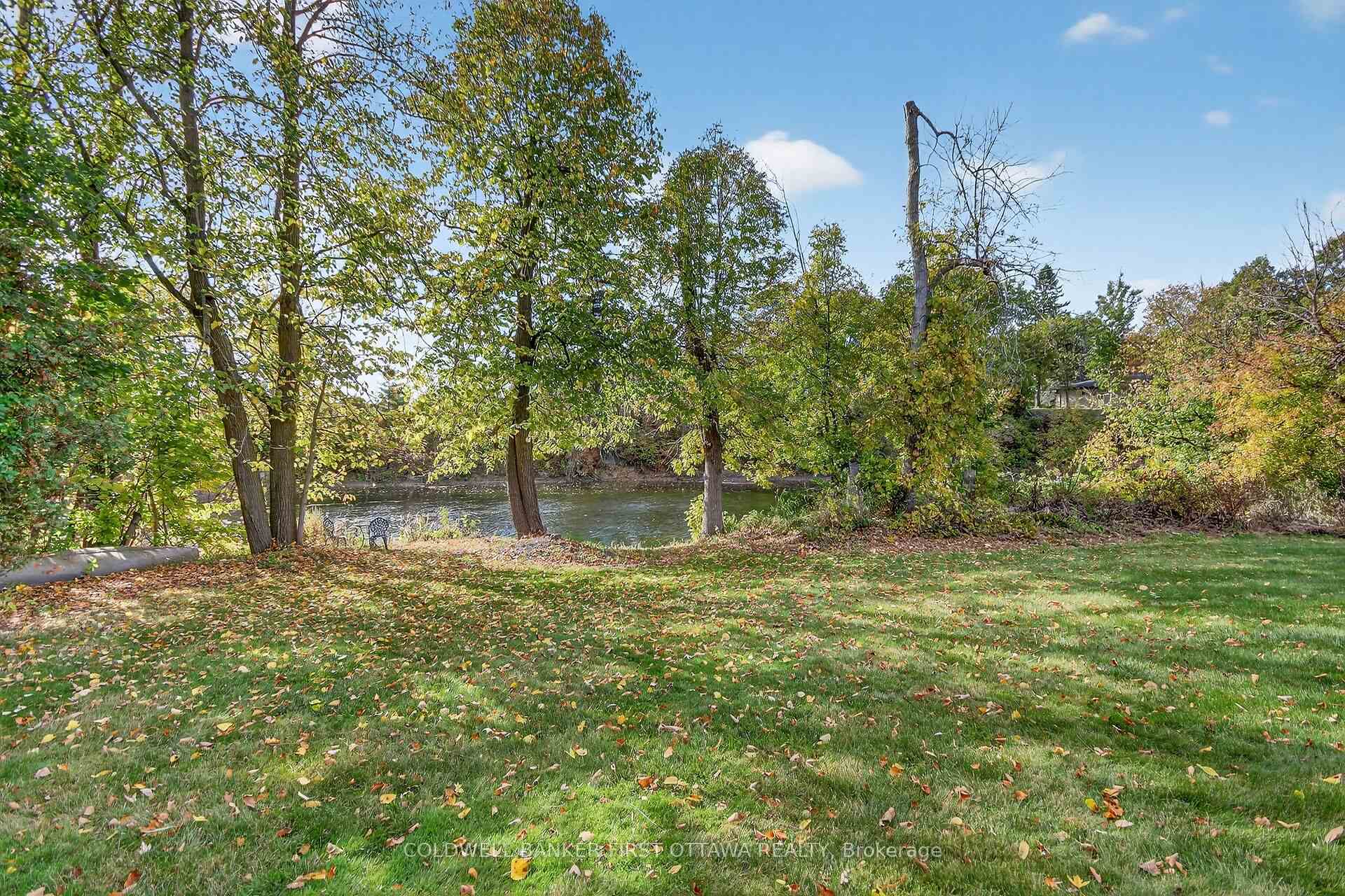 Photo 19 of 5228 McLean Crescent, Ottawa, Manotick Long Island & Nicholls Island — HOMEH