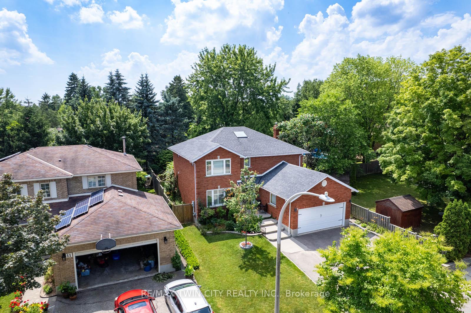 Photo 1 of 7 Chandos Drive, Kitchener — HOMEH