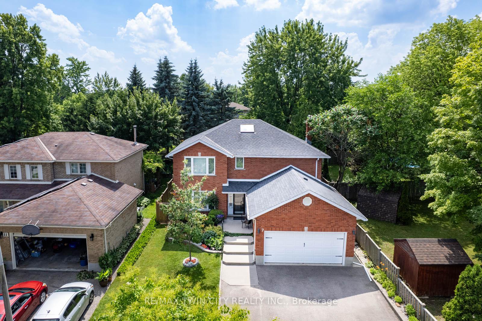 Photo 2 of 7 Chandos Drive, Kitchener — HOMEH