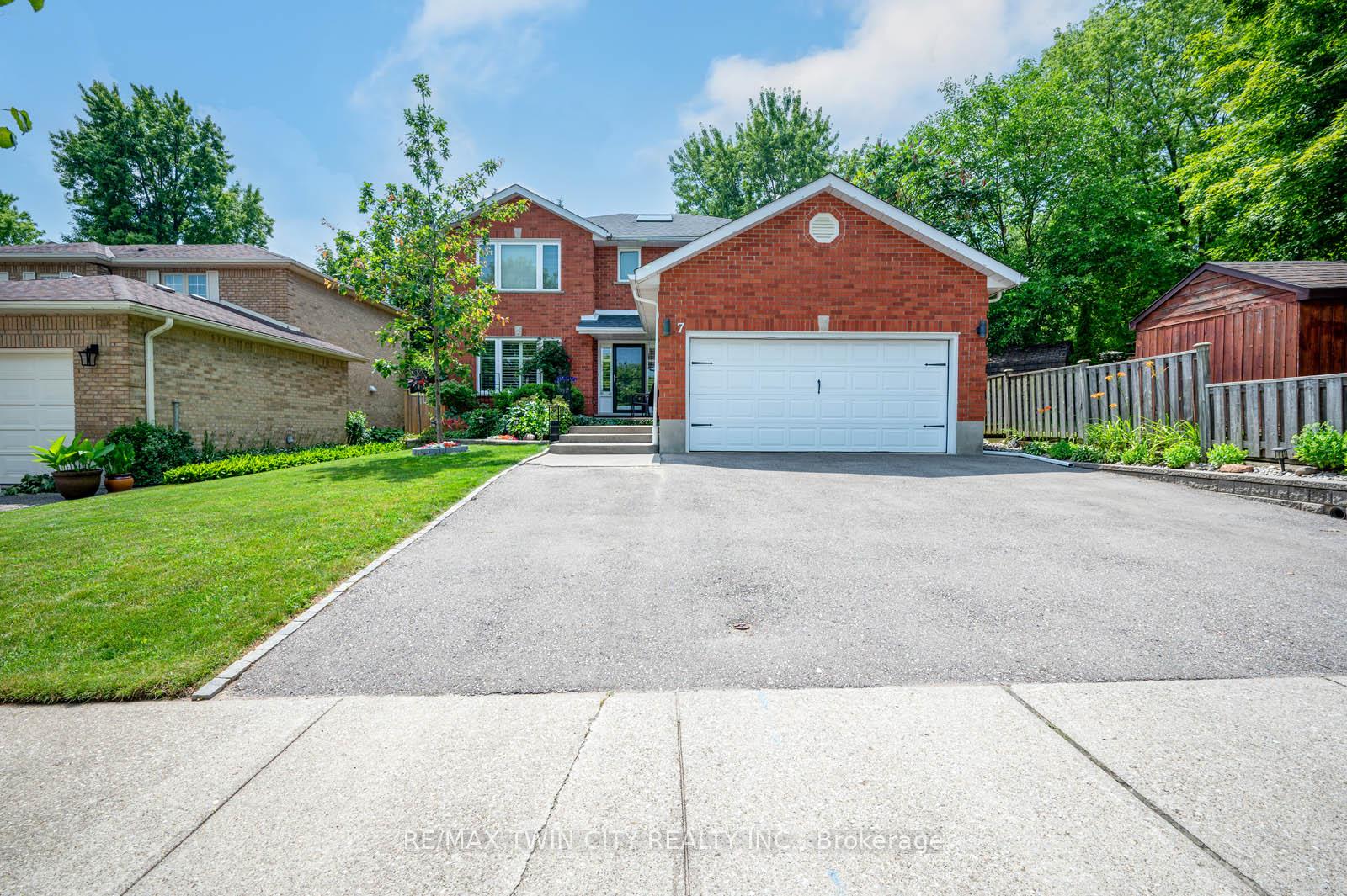 Photo 3 of 7 Chandos Drive, Kitchener — HOMEH