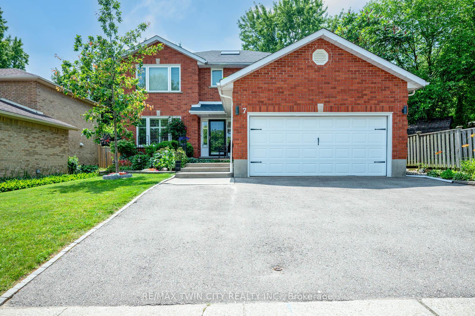 Photo 4 of 7 Chandos Drive, Kitchener — HOMEH