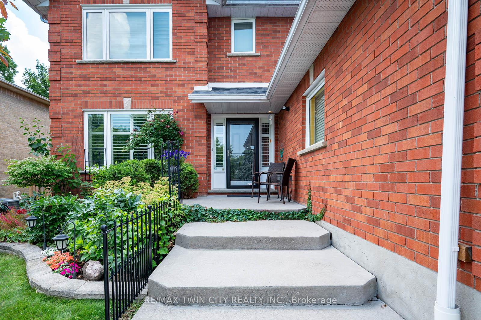 Photo 6 of 7 Chandos Drive, Kitchener — HOMEH