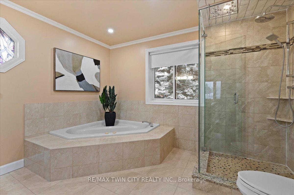 Photo 24 of 7 Chandos Drive, Kitchener — HOMEH