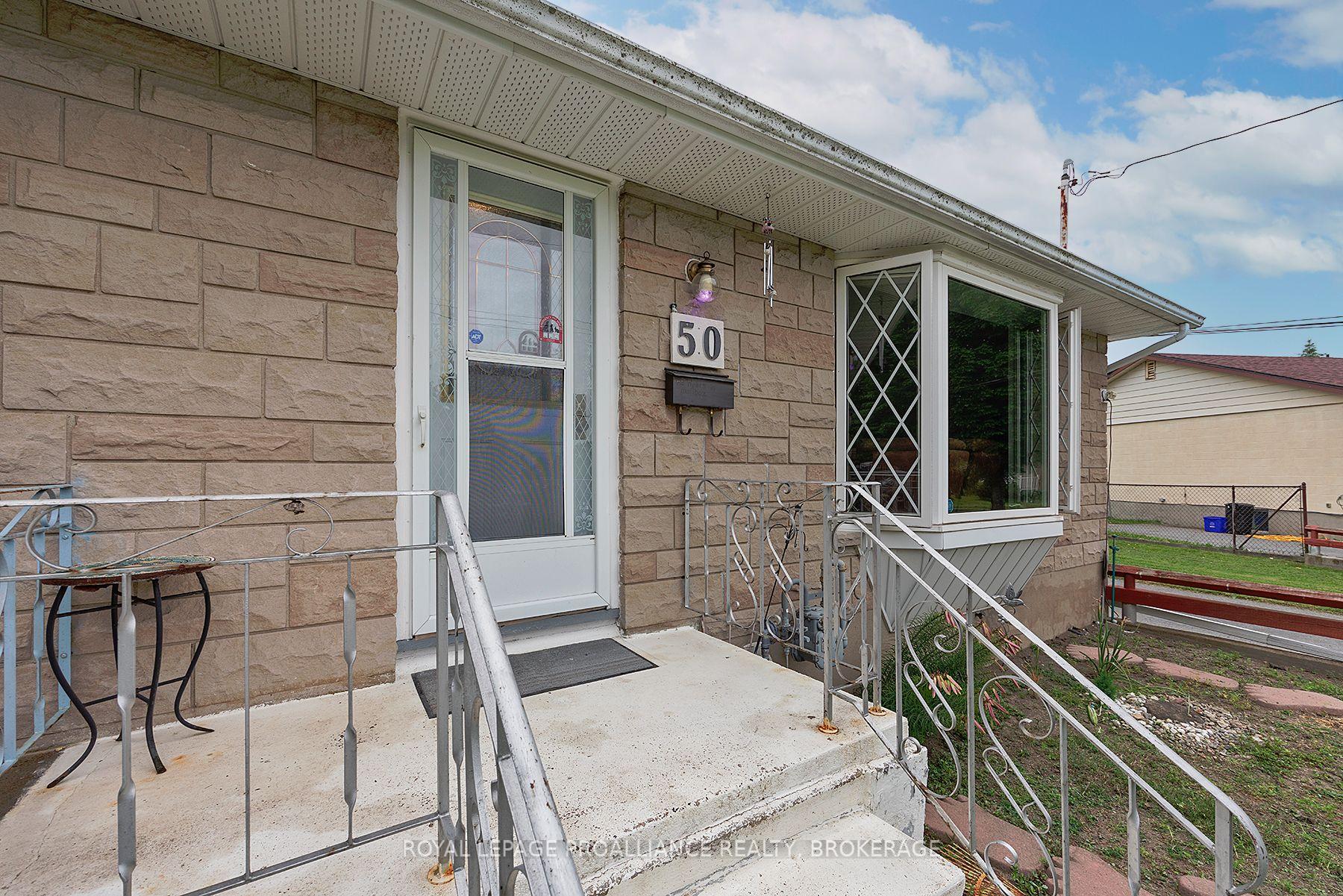 Photo 2 of 50 Morden Crescent, Loyalist, Amherstview — HOMEH