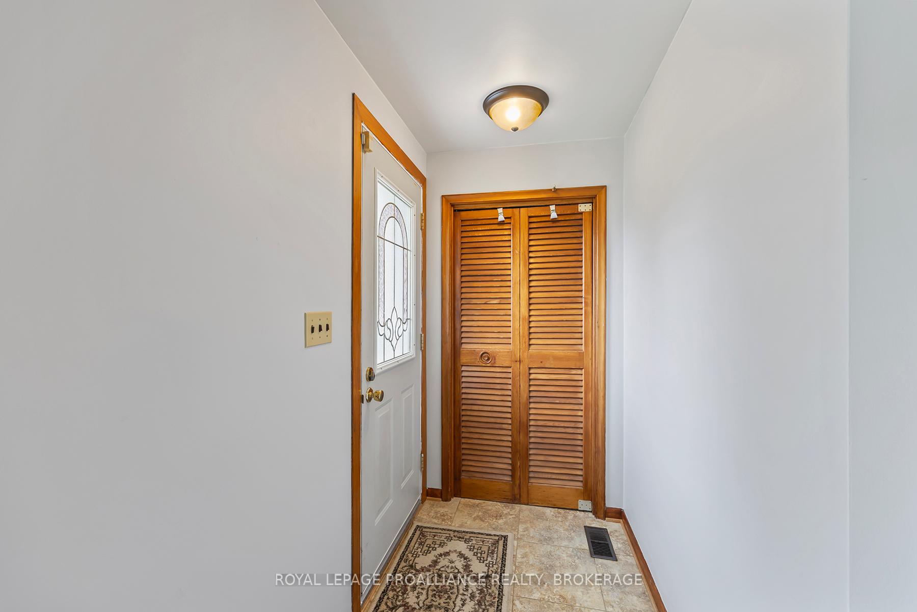 Photo 3 of 50 Morden Crescent, Loyalist, Amherstview — HOMEH