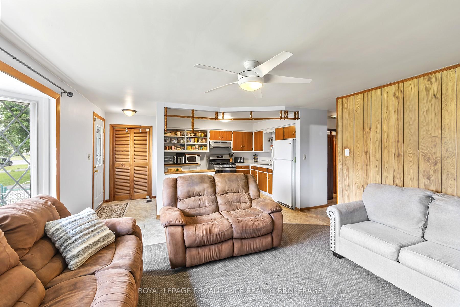 Photo 4 of 50 Morden Crescent, Loyalist, Amherstview — HOMEH