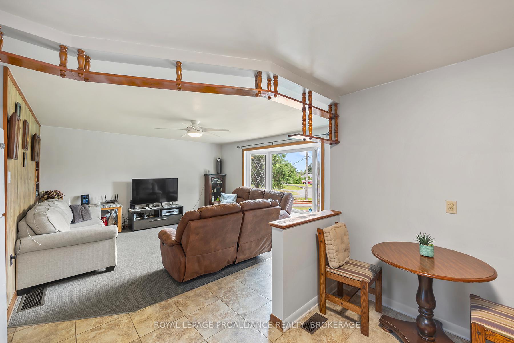 Photo 6 of 50 Morden Crescent, Loyalist, Amherstview — HOMEH