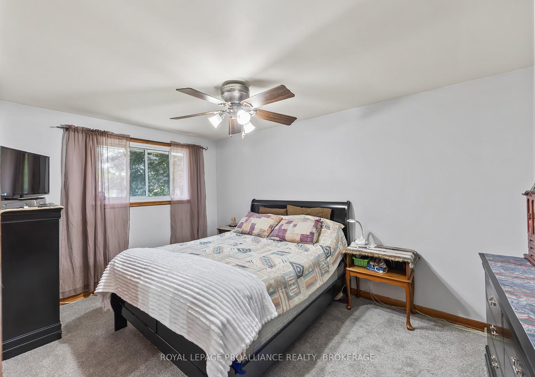 Photo 10 of 50 Morden Crescent, Loyalist, Amherstview — HOMEH
