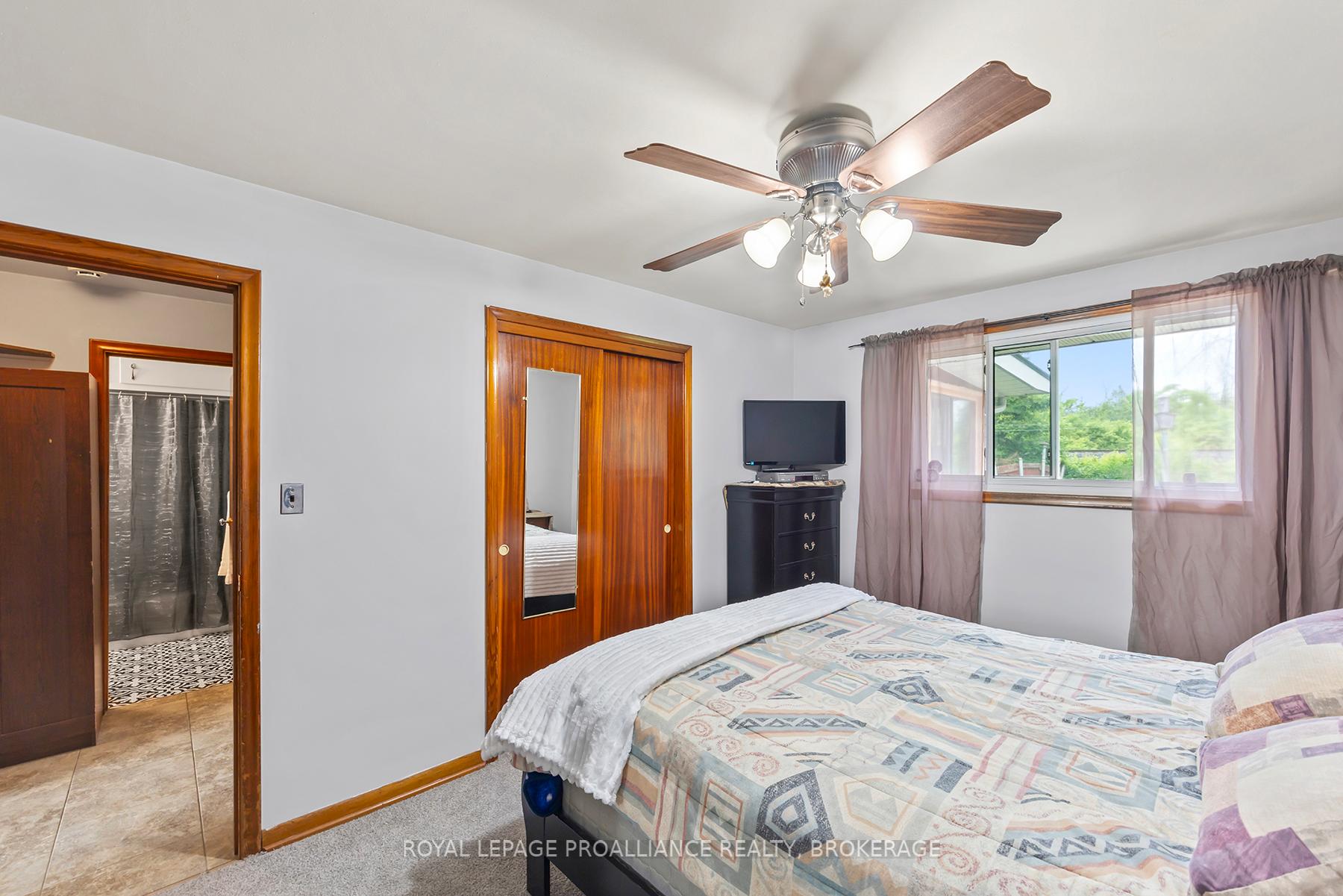 Photo 11 of 50 Morden Crescent, Loyalist, Amherstview — HOMEH