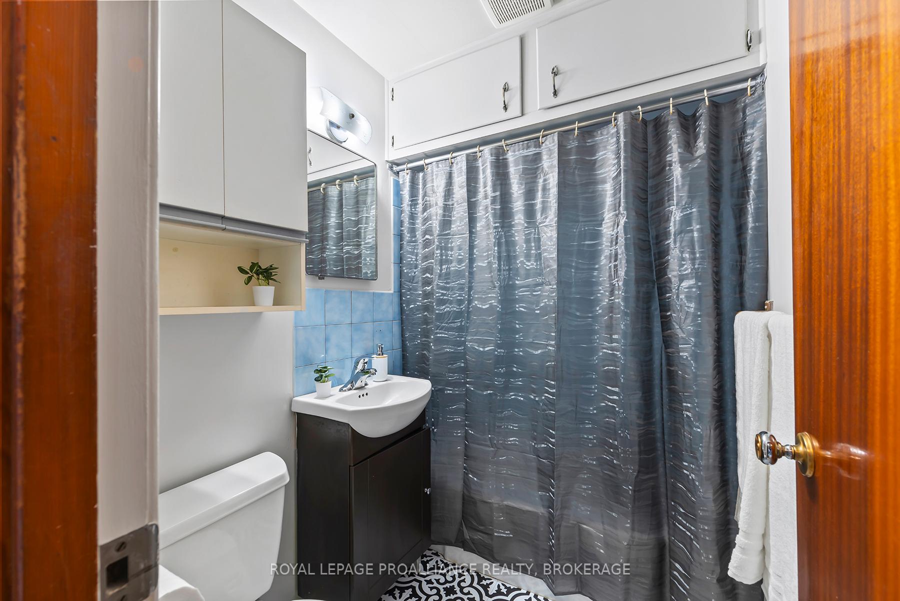 Photo 12 of 50 Morden Crescent, Loyalist, Amherstview — HOMEH