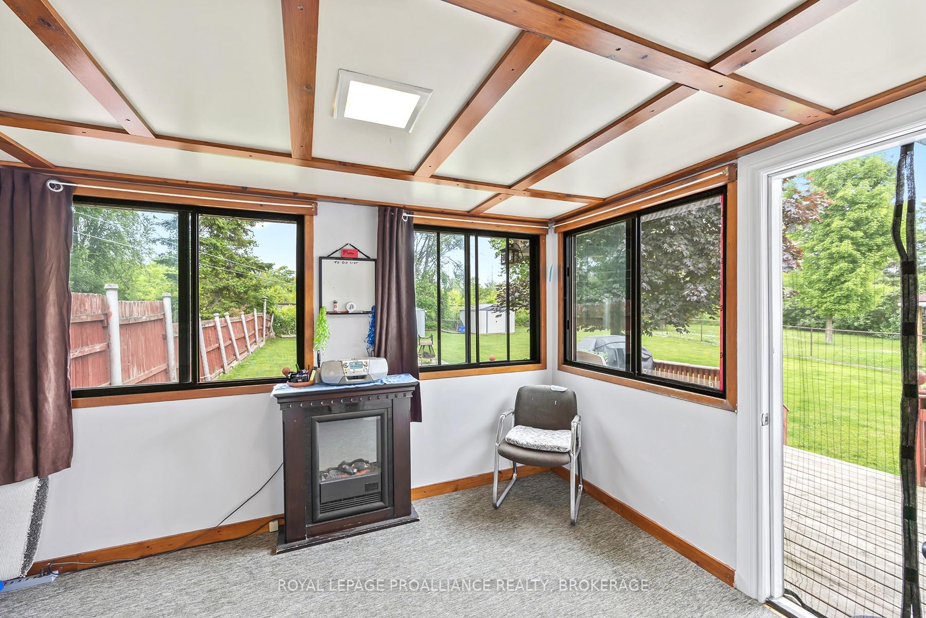 Photo 15 of 50 Morden Crescent, Loyalist, Amherstview — HOMEH