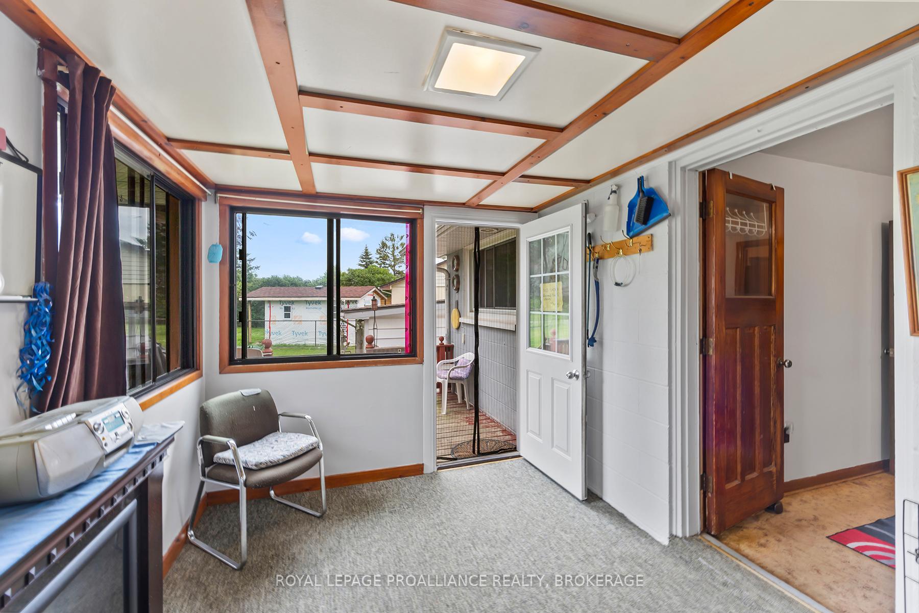 Photo 16 of 50 Morden Crescent, Loyalist, Amherstview — HOMEH