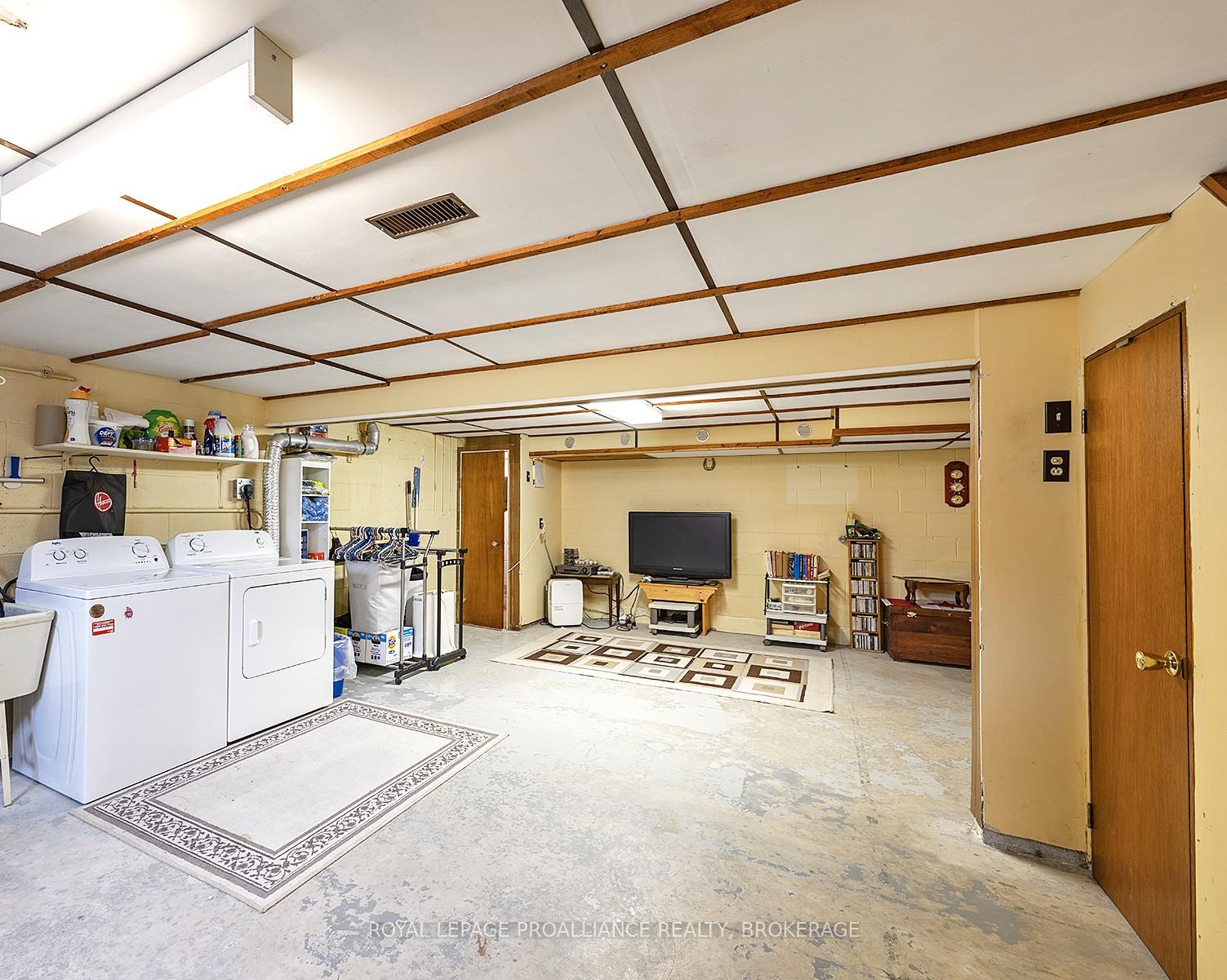 Photo 18 of 50 Morden Crescent, Loyalist, Amherstview — HOMEH