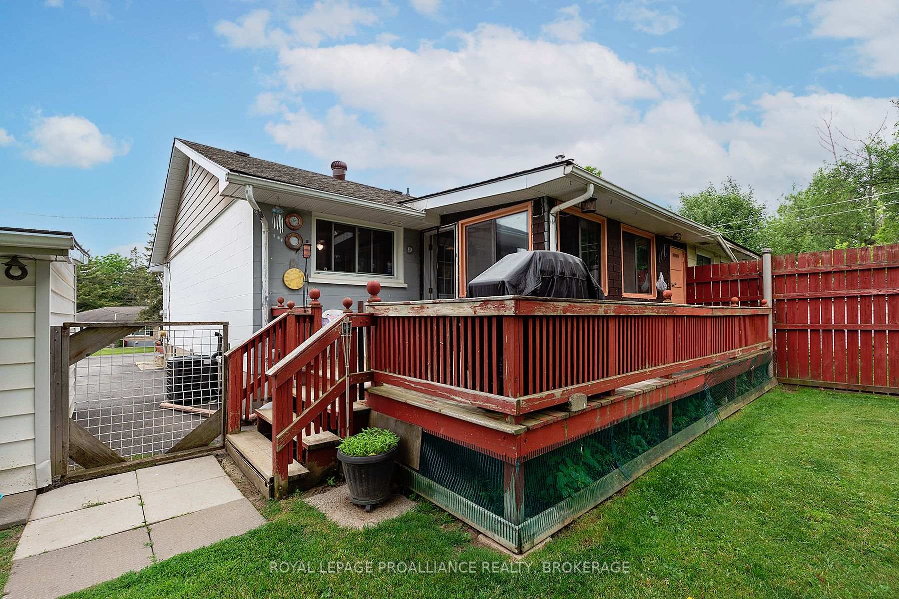 Photo 20 of 50 Morden Crescent, Loyalist, Amherstview — HOMEH