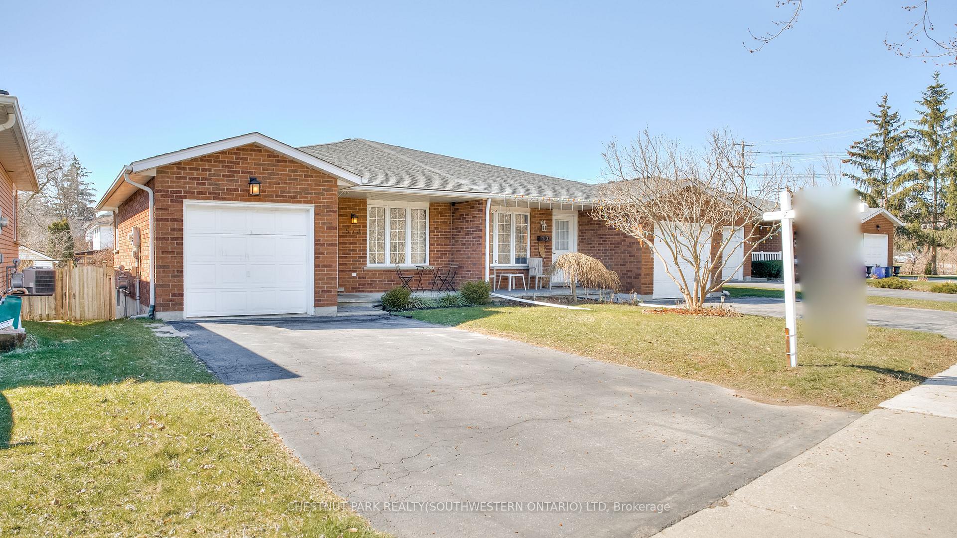 Photo 2 of 578 Old Huron Place, Kitchener — HOMEH