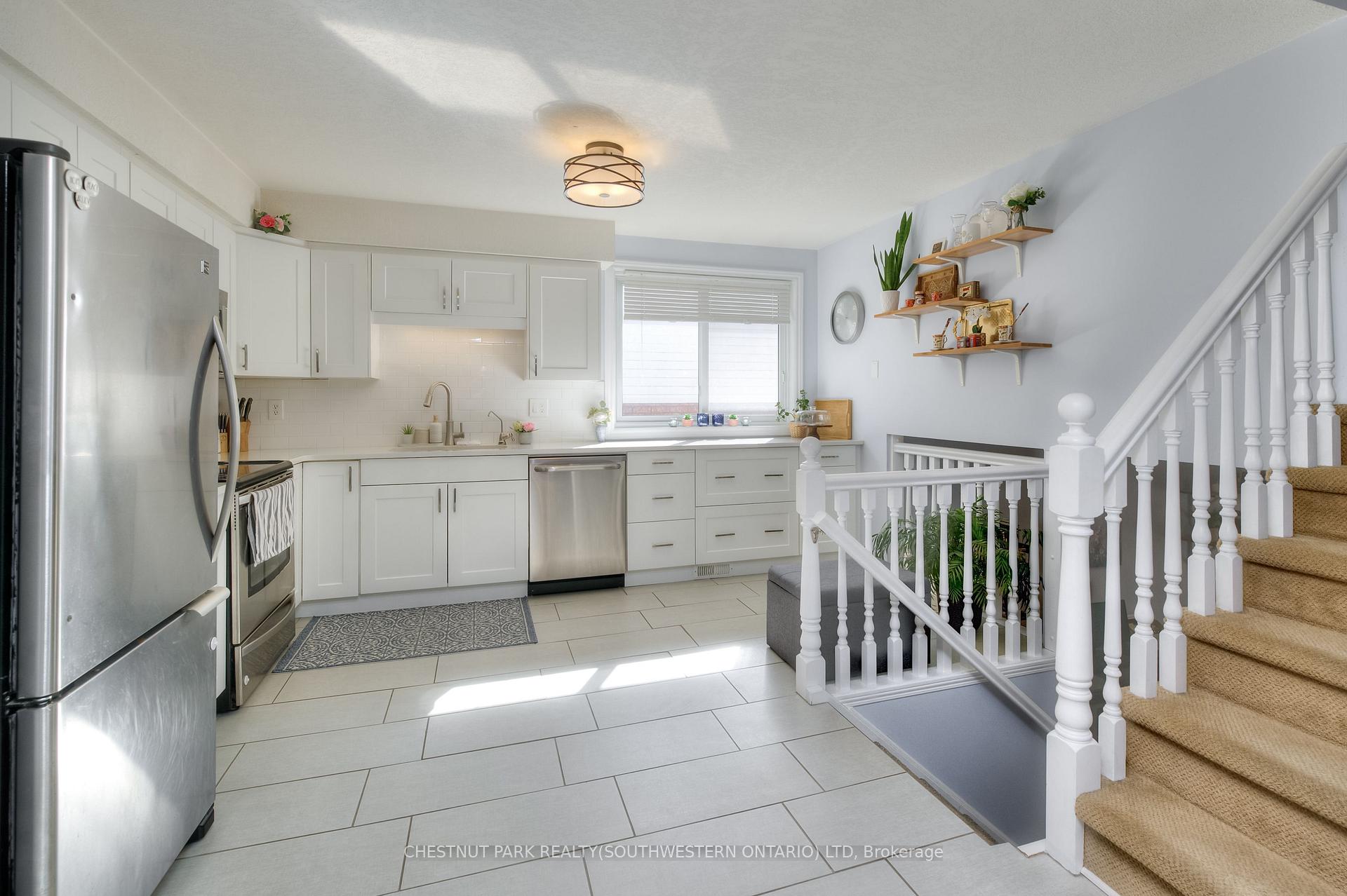Photo 12 of 578 Old Huron Place, Kitchener — HOMEH