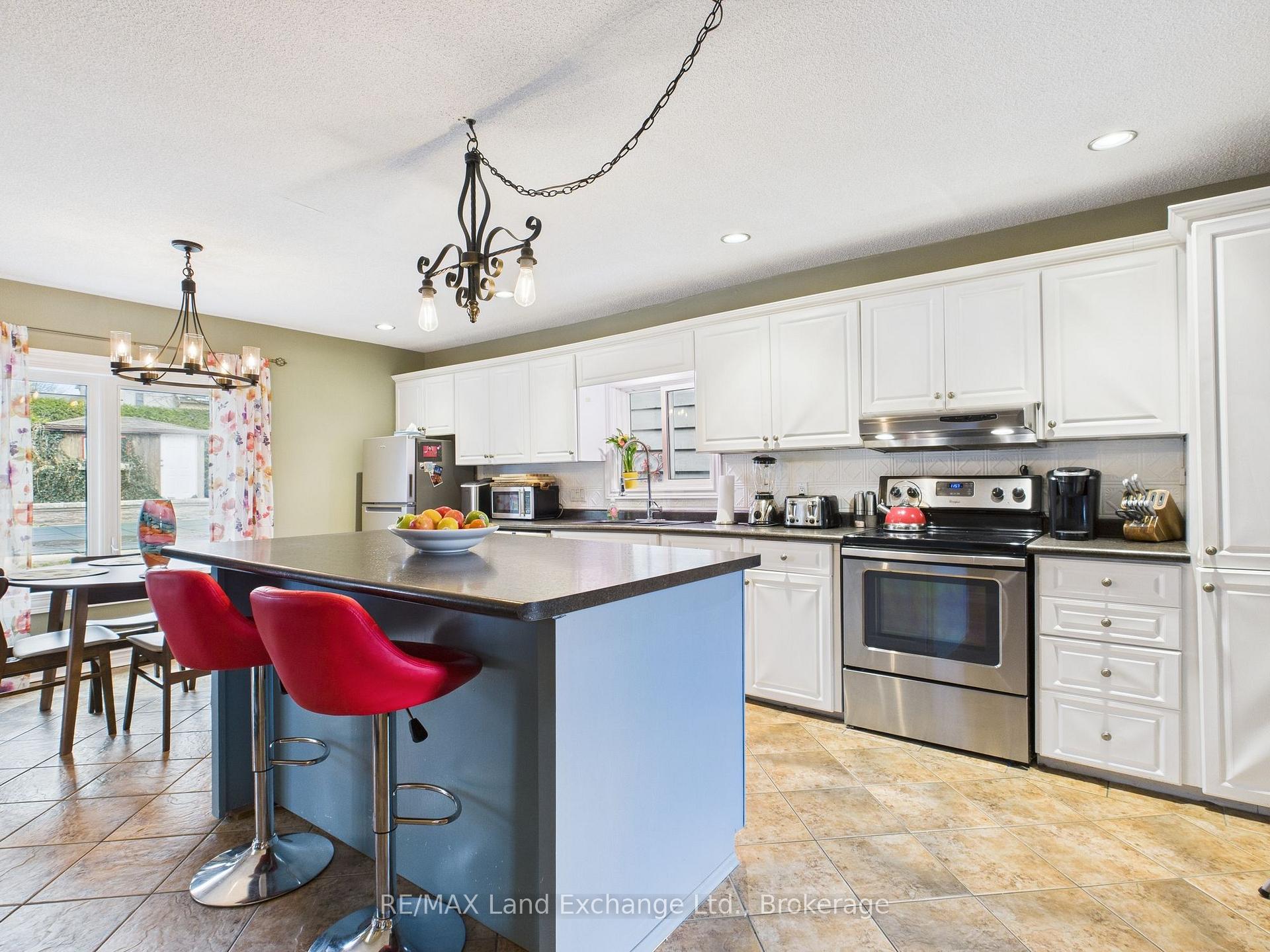 Photo 12 of 1091 Queen Street, Kincardine — HOMEH