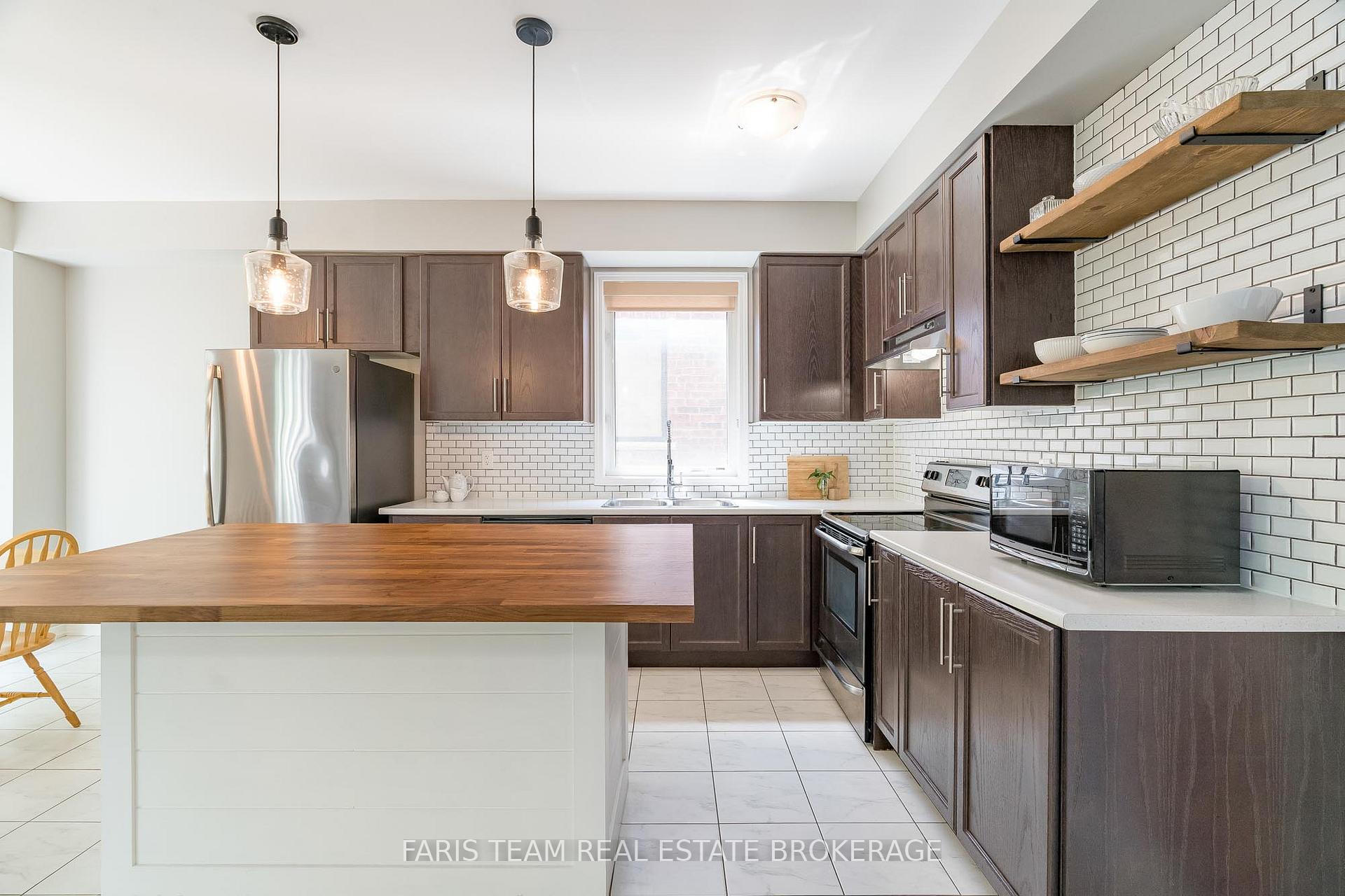 Photo 4 of 1025 Abram Court, Innisfil, Alcona — HOMEH