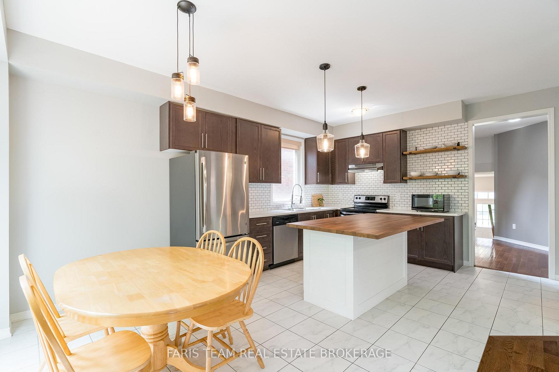 Photo 5 of 1025 Abram Court, Innisfil, Alcona — HOMEH