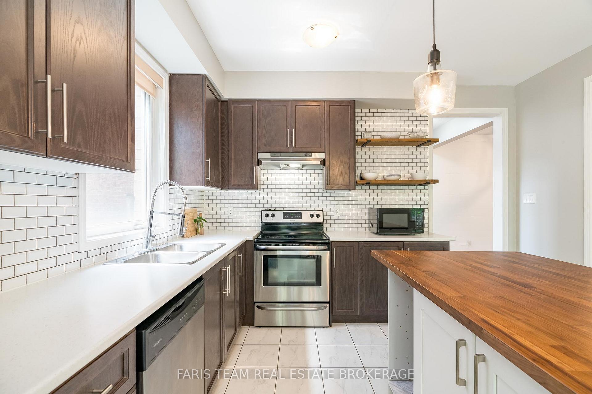 Photo 6 of 1025 Abram Court, Innisfil, Alcona — HOMEH