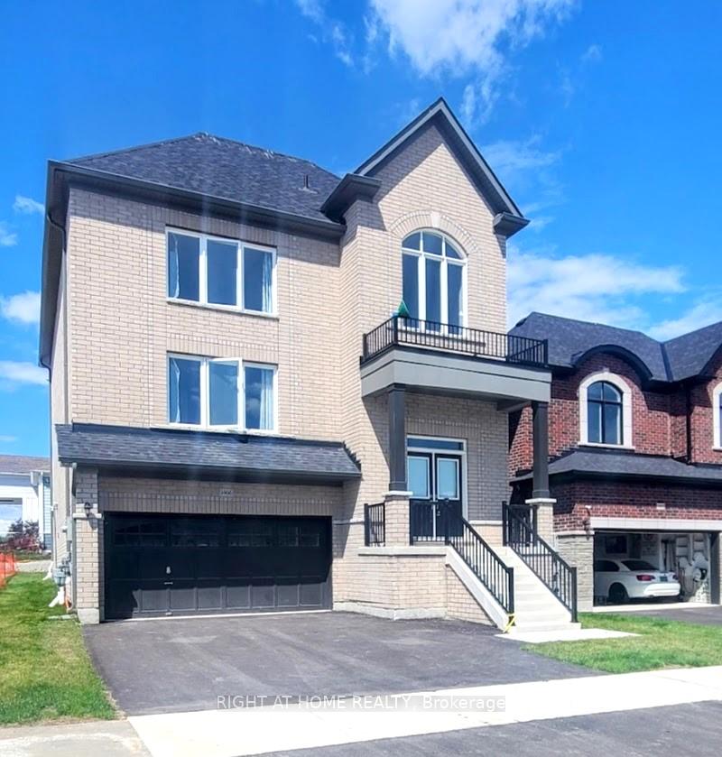 Front of 1466 Stovell Crescent S
