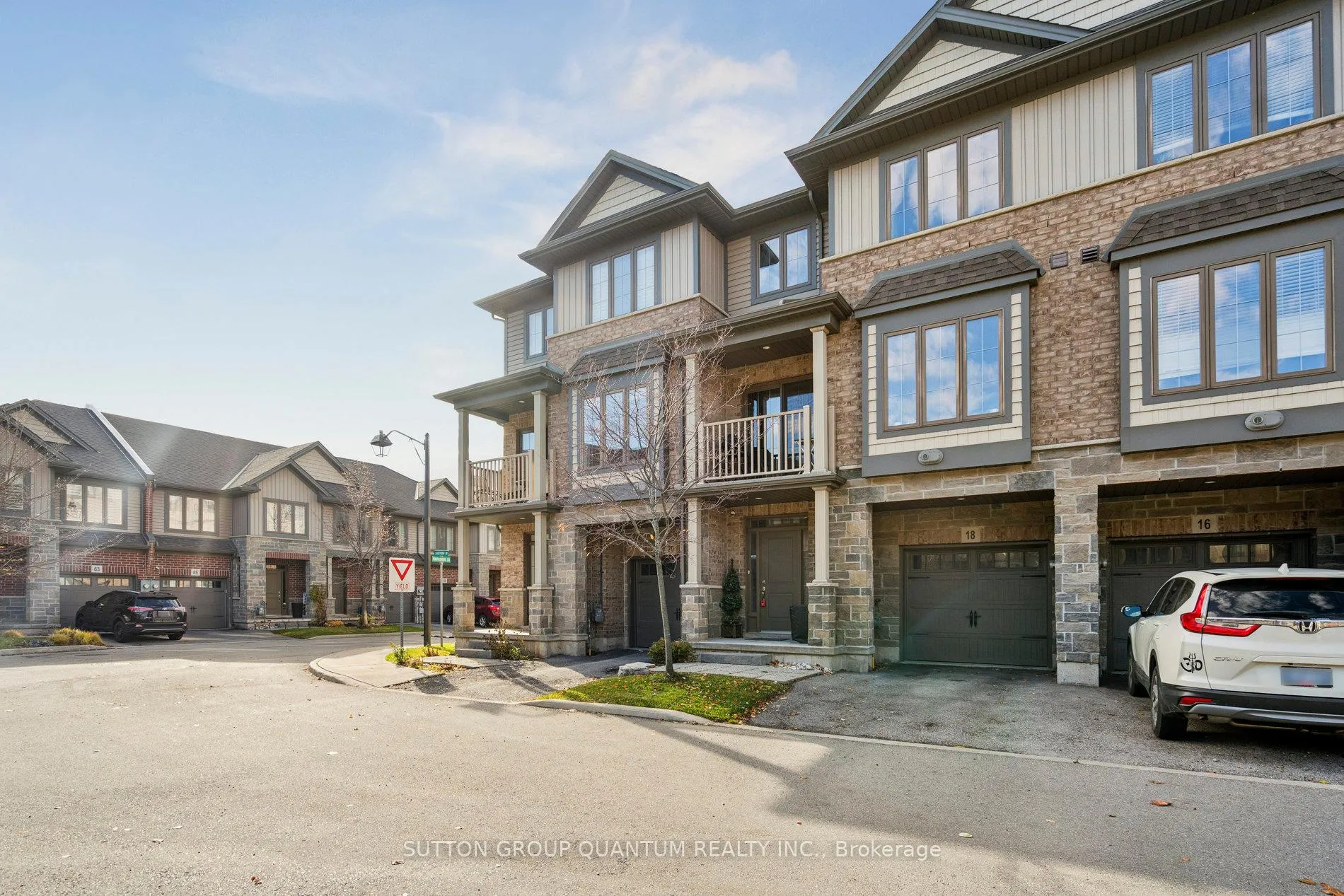 Photo 3 of 18 Lakefront Drive, Hamilton, Lakeshore — HOMEH