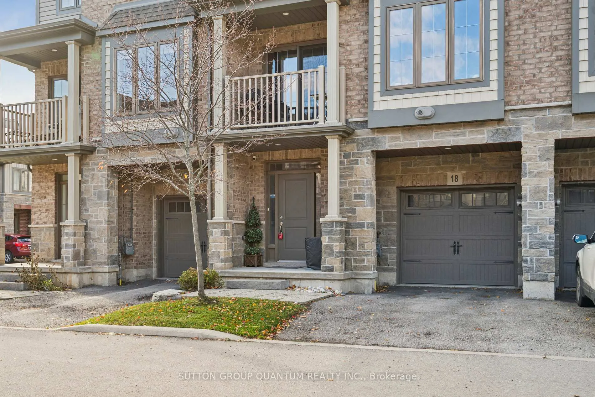Photo 4 of 18 Lakefront Drive, Hamilton, Lakeshore — HOMEH