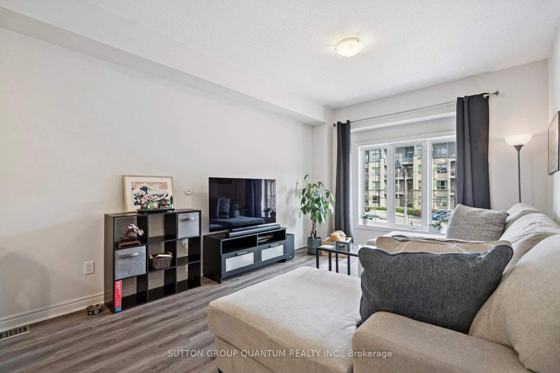 Photo 7 of 18 Lakefront Drive, Hamilton, Lakeshore — HOMEH