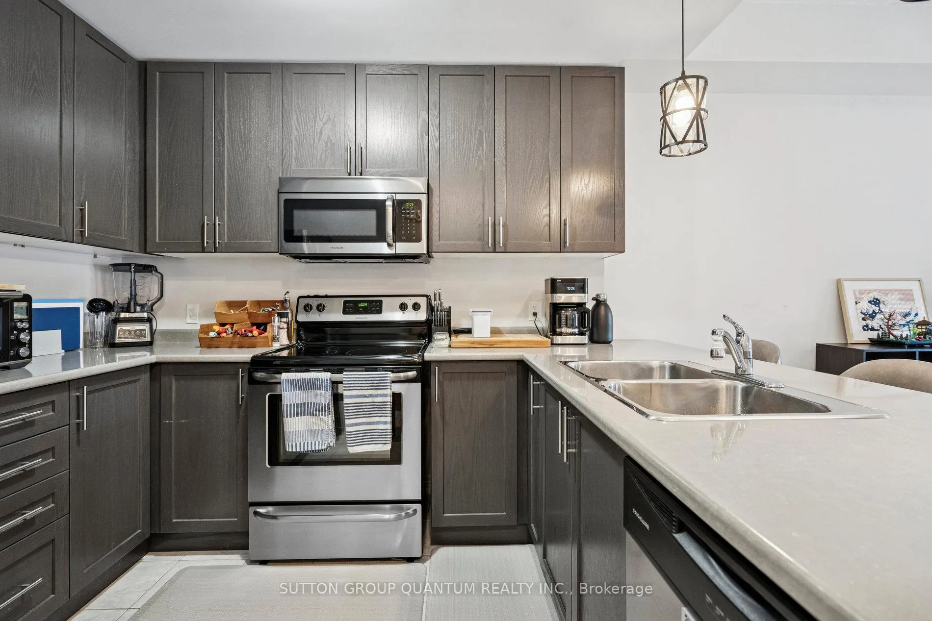 Photo 15 of 18 Lakefront Drive, Hamilton, Lakeshore — HOMEH