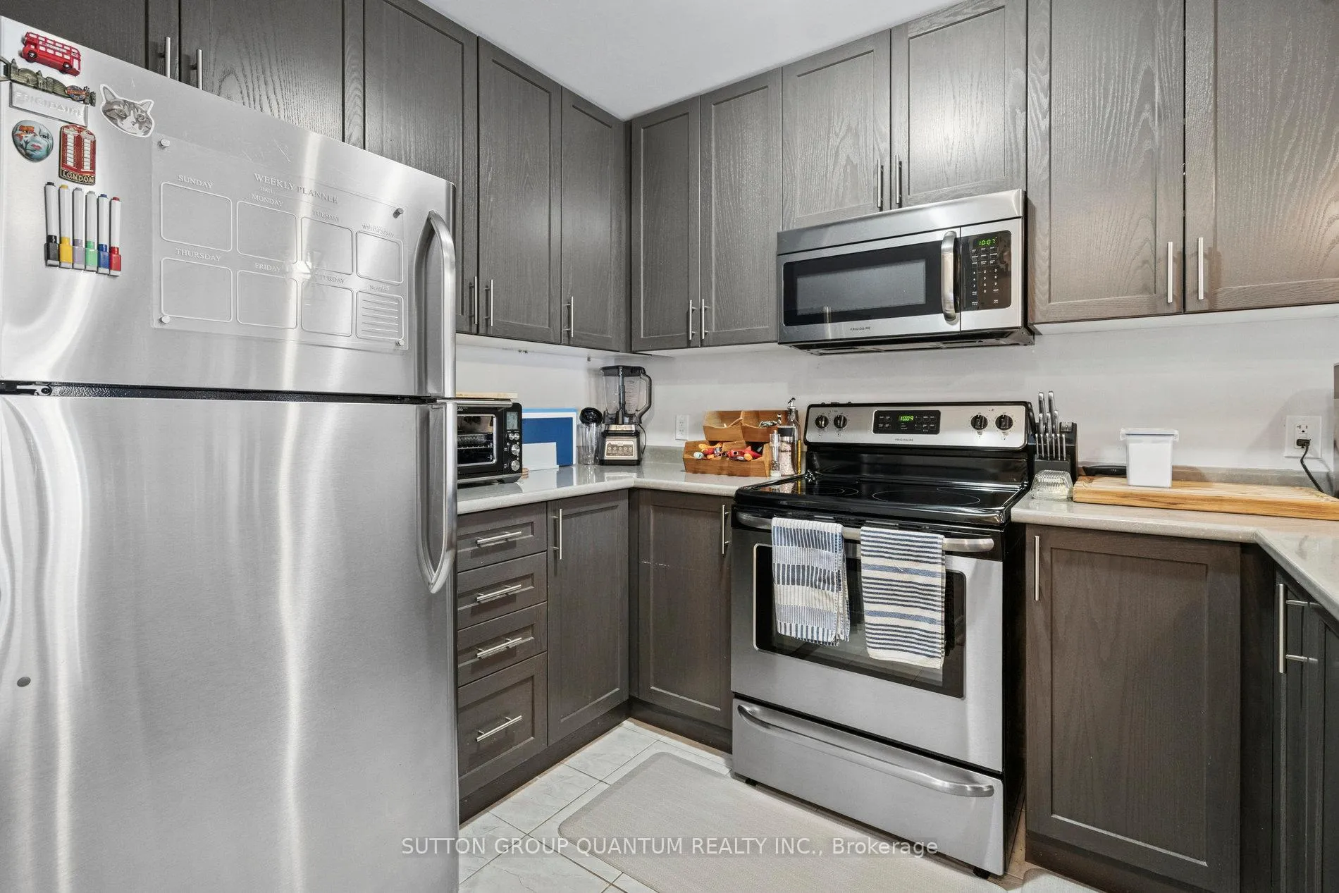 Photo 16 of 18 Lakefront Drive, Hamilton, Lakeshore — HOMEH