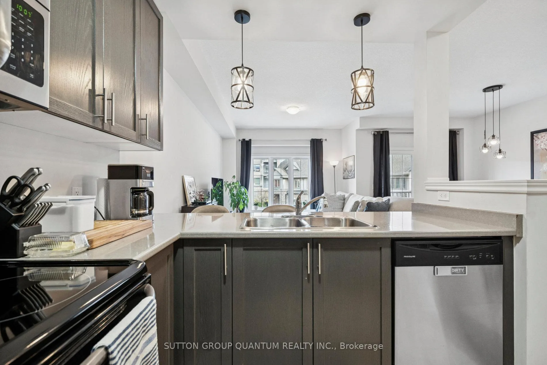 Photo 17 of 18 Lakefront Drive, Hamilton, Lakeshore — HOMEH