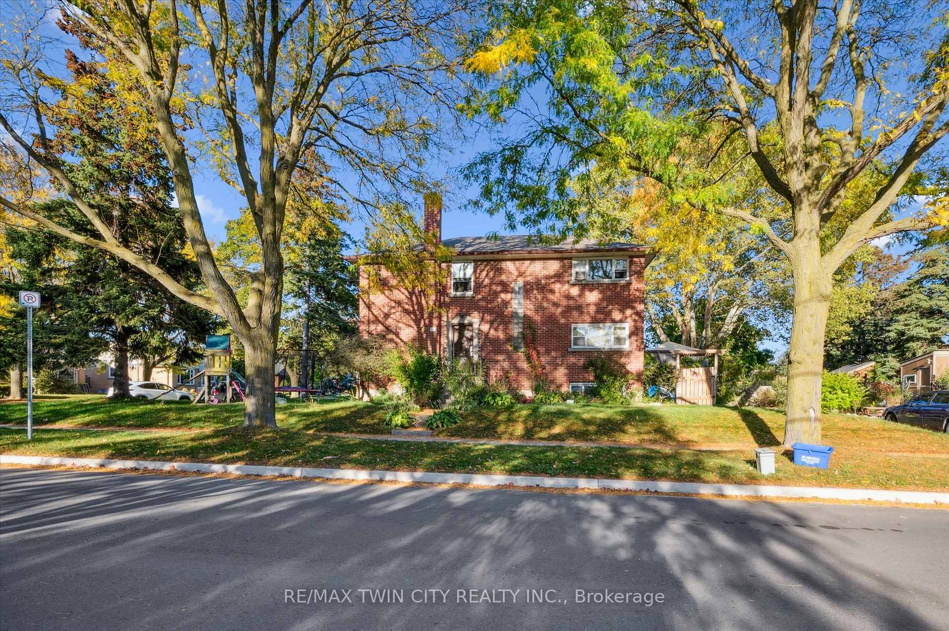 Photo 2 of 180 Becker Street, Kitchener — HOMEH