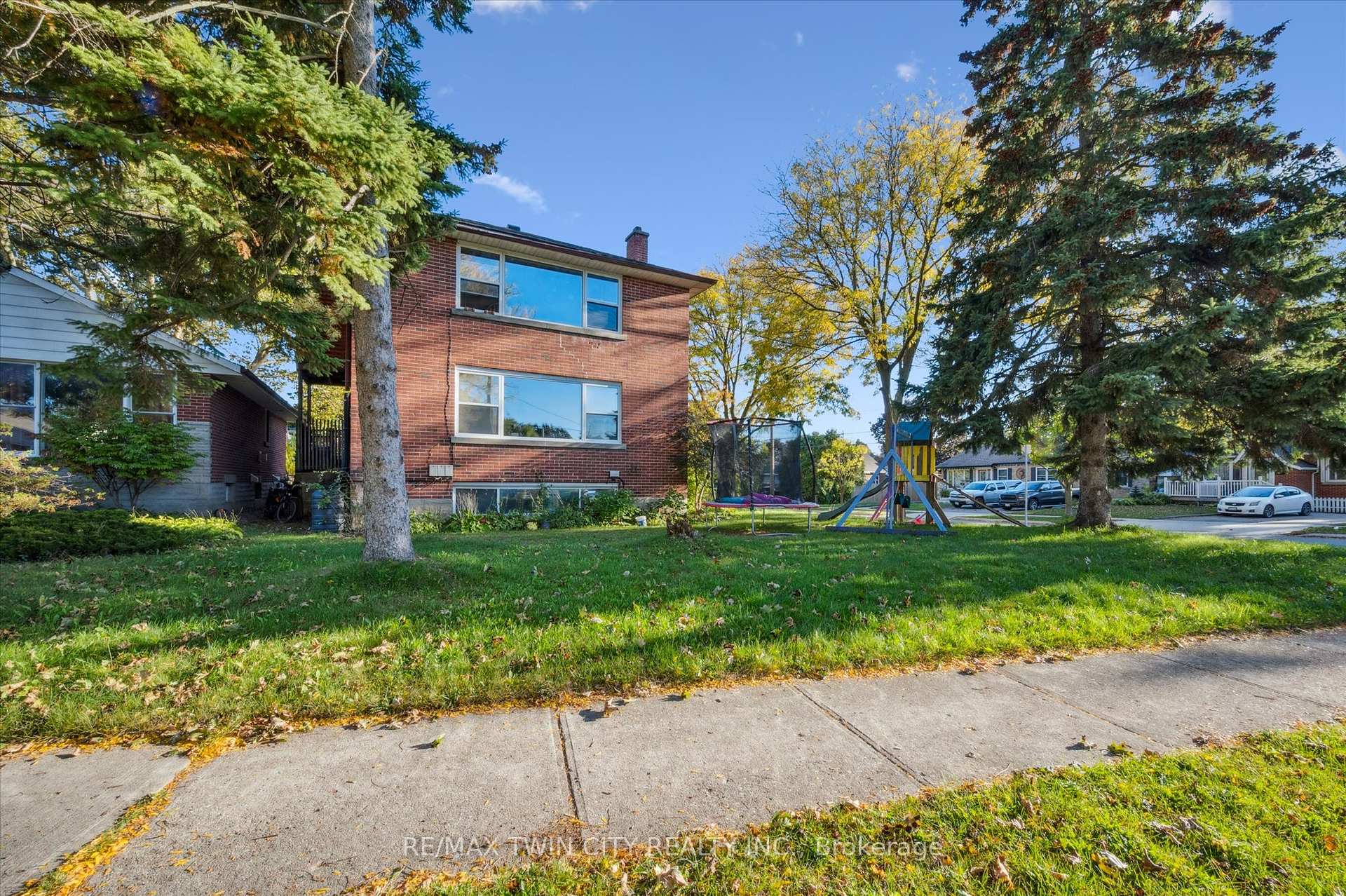 Photo 3 of 180 Becker Street, Kitchener — HOMEH