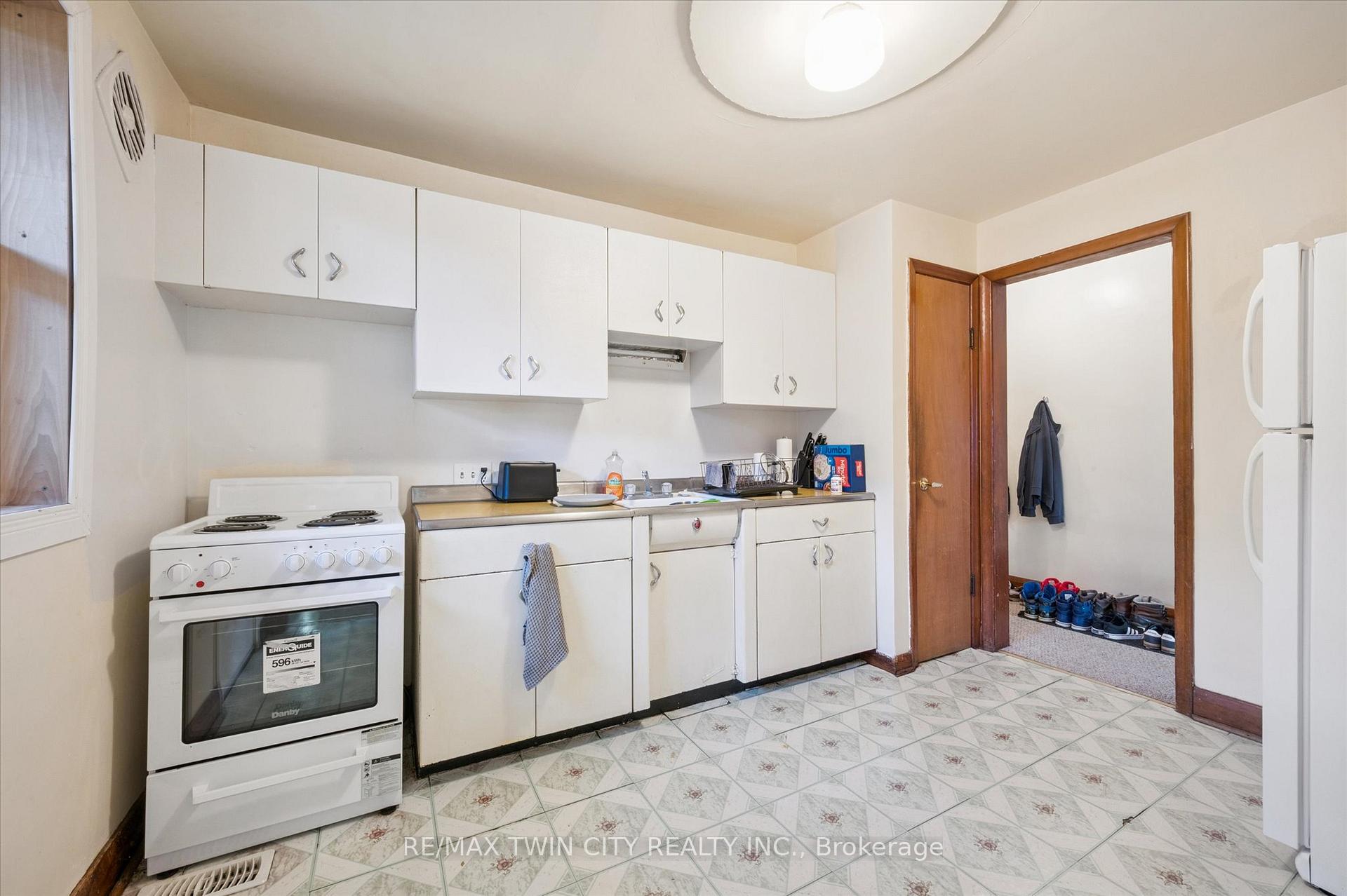 Photo 12 of 180 Becker Street, Kitchener — HOMEH